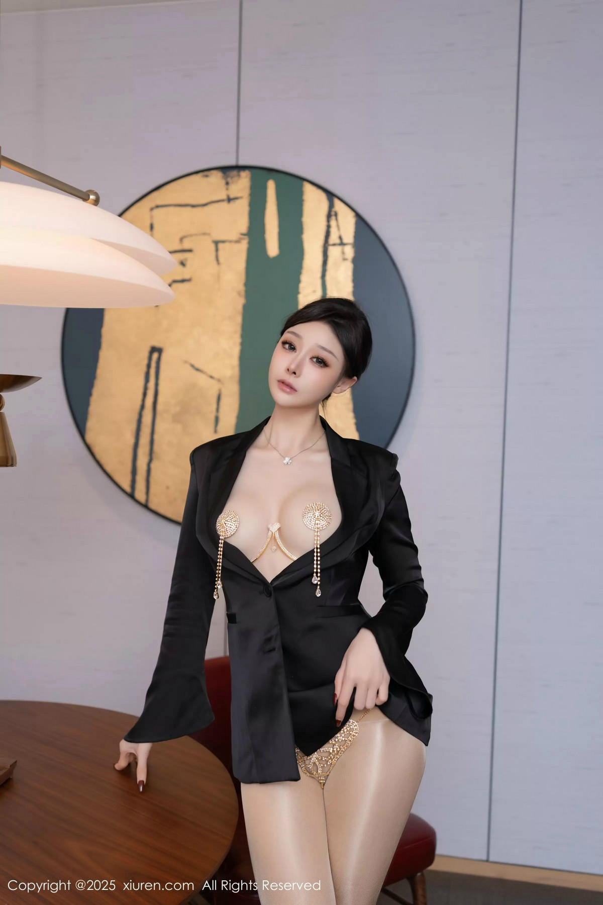 [XiuRen]高清写真图 2025.02.28 No.9951 小逗逗 丝袜美腿