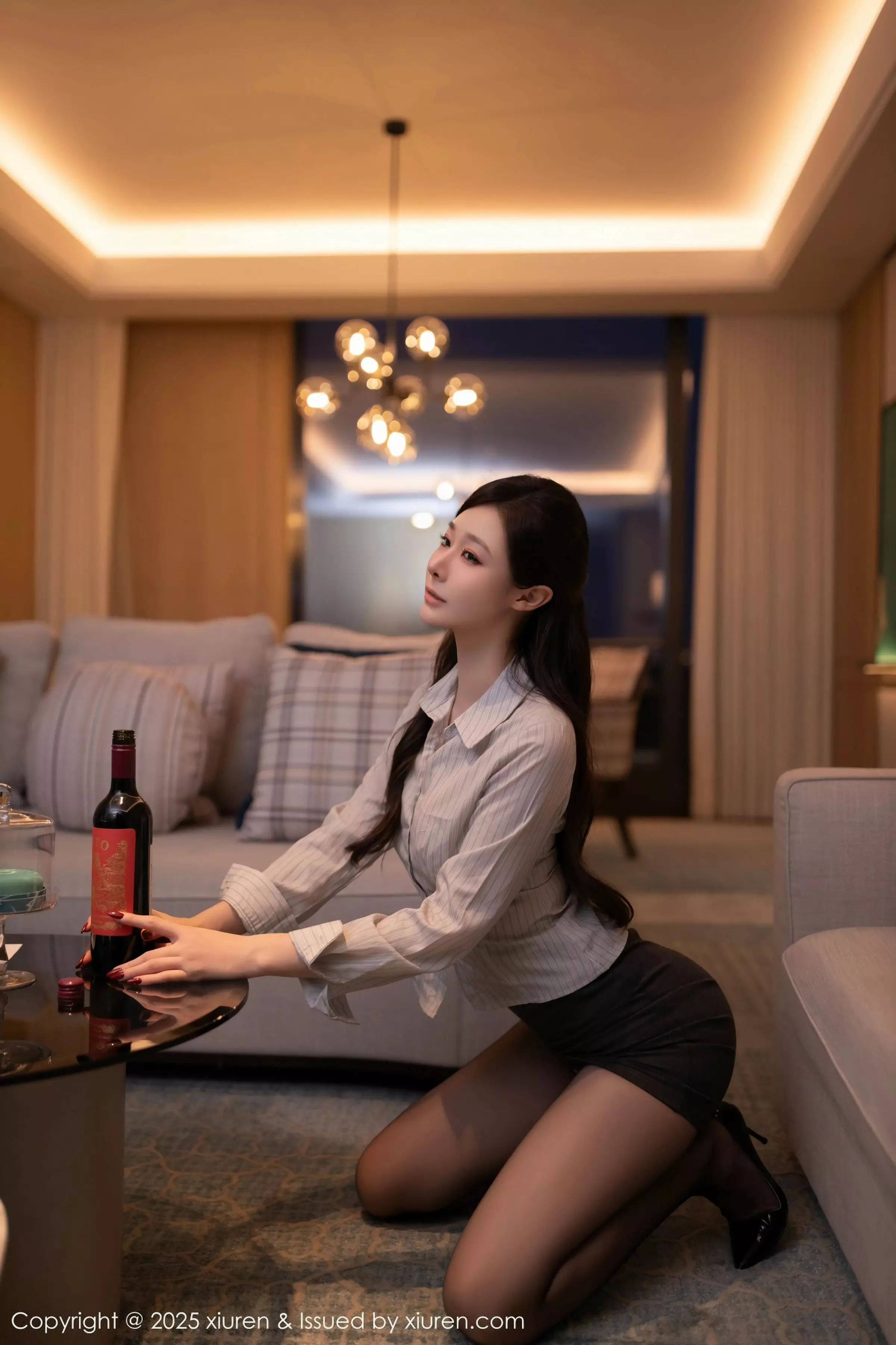 [XiuRen]高清写真图 2025.03.14 No.10022 小逗逗 黑丝美腿