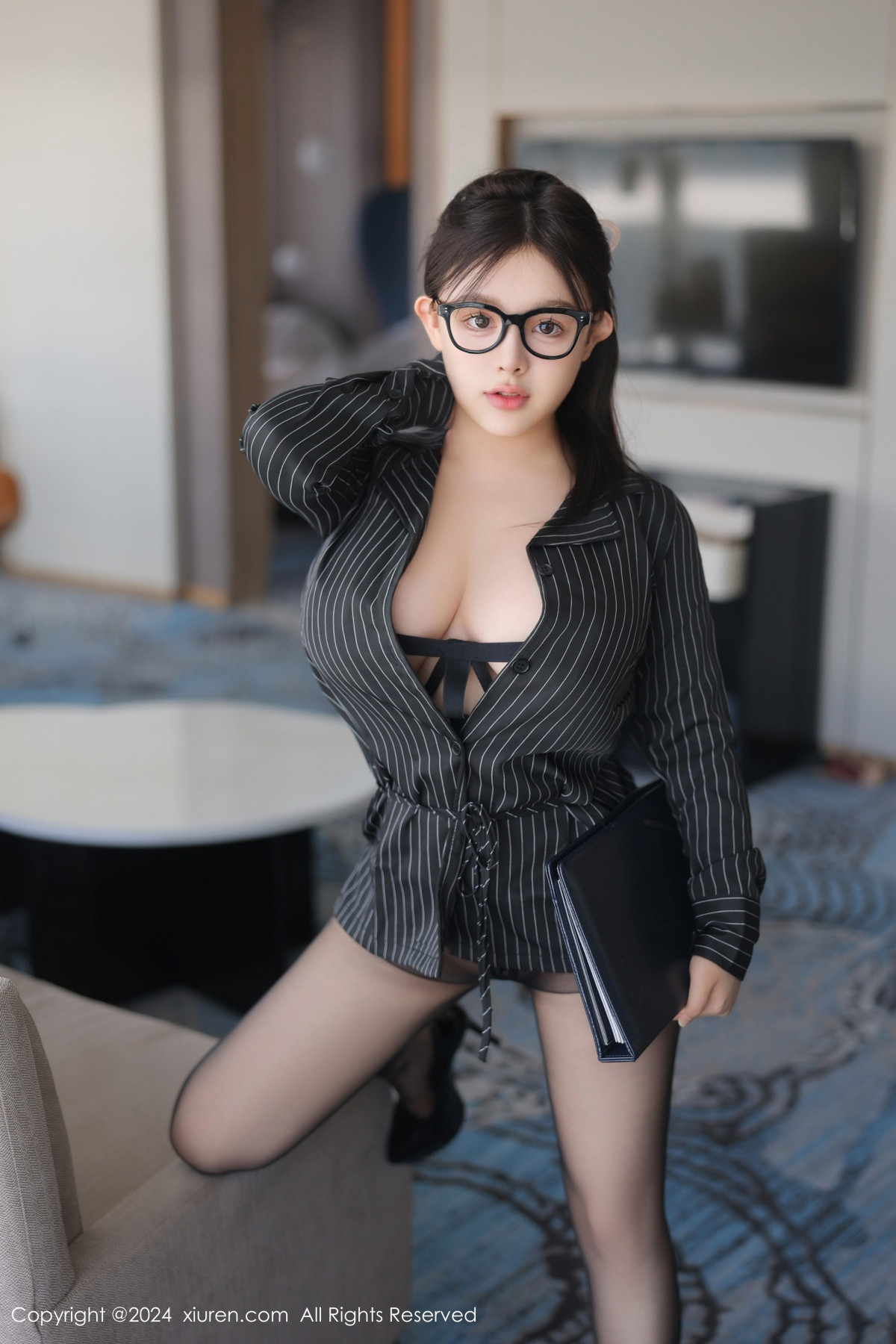 [XiuRen]高清写真图 2024.08.16 No.9026 娜娜子yy 黑丝美腿