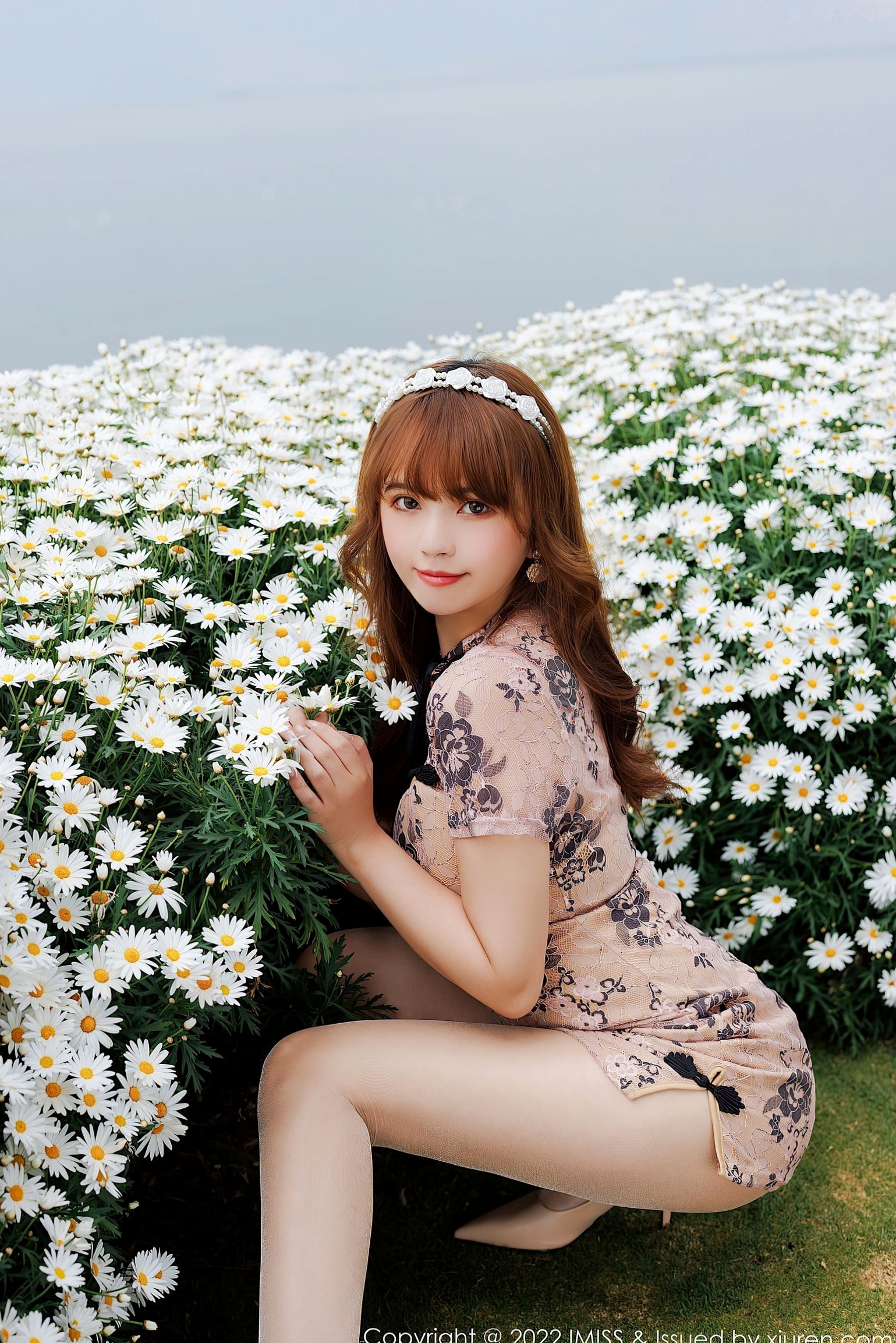 Gallery - IMiss爱蜜社 - Honey Club -684-张思允：云南花海户外旅拍，肉色碎花短裙演绎清纯与妩媚，治愈系优雅写真爱蜜社 - Honey Club 户外气质治愈系诱惑 张思允女神私房照_秀色女神 - image 1