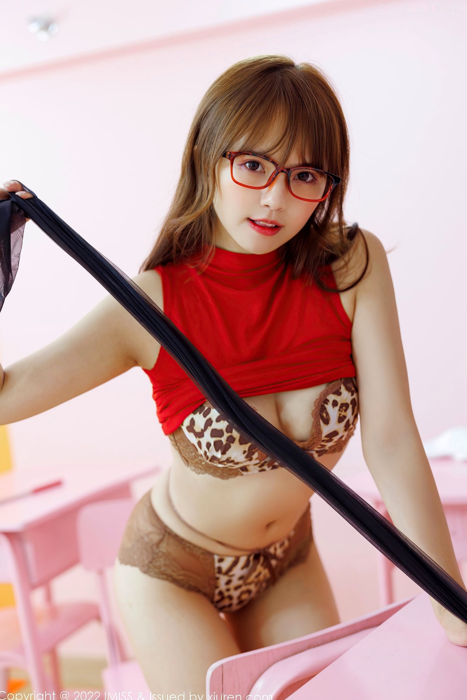 Gallery - IMiss爱蜜社 - Honey Club 670：张思允Nice迷人教师角色扮演，红色短裙搭配黑丝诱惑，制服私房视觉写真大赏爱蜜社 - Honey Club 角色扮演制服黑丝性感 张思允女神私房照_秀色女神 - image 58