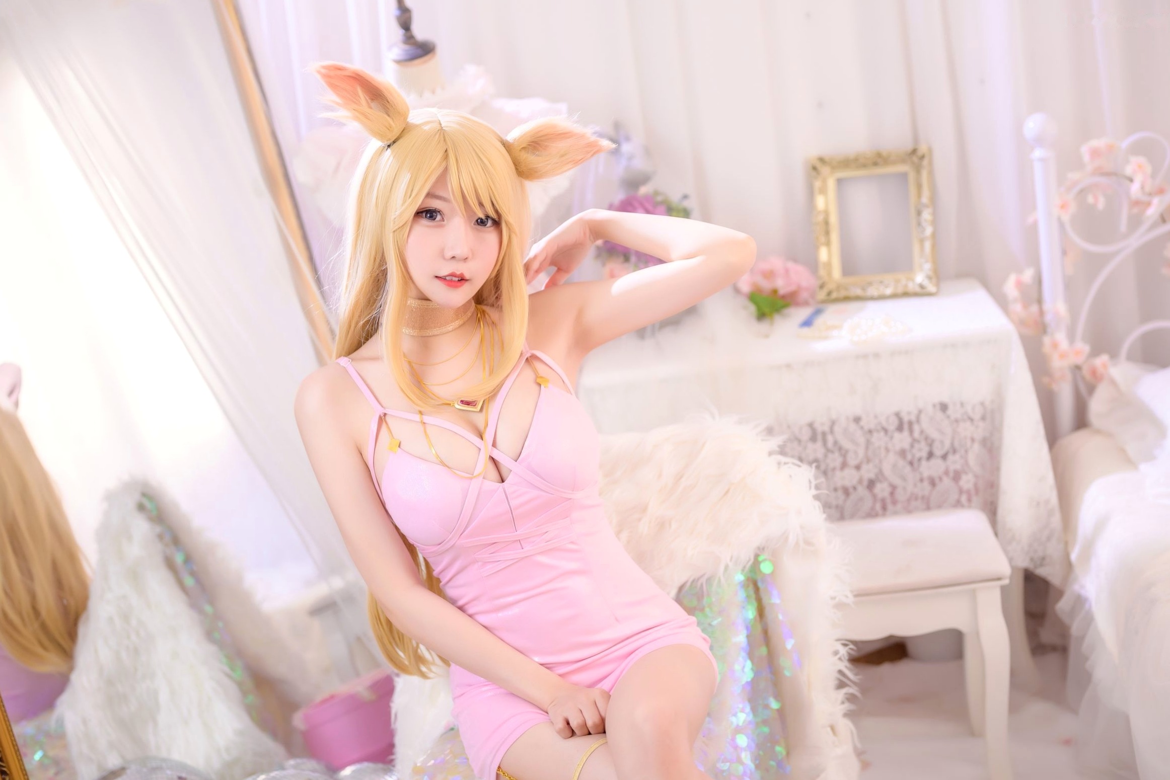 Gallery - 香草喵露露阿狸同人Cosplay，梦幻粉色紧身裙私房写真，极致诱惑性感演绎角色扮演性感私房照萌系 坏露露香宝女神私房照_秀色女神 - image 4