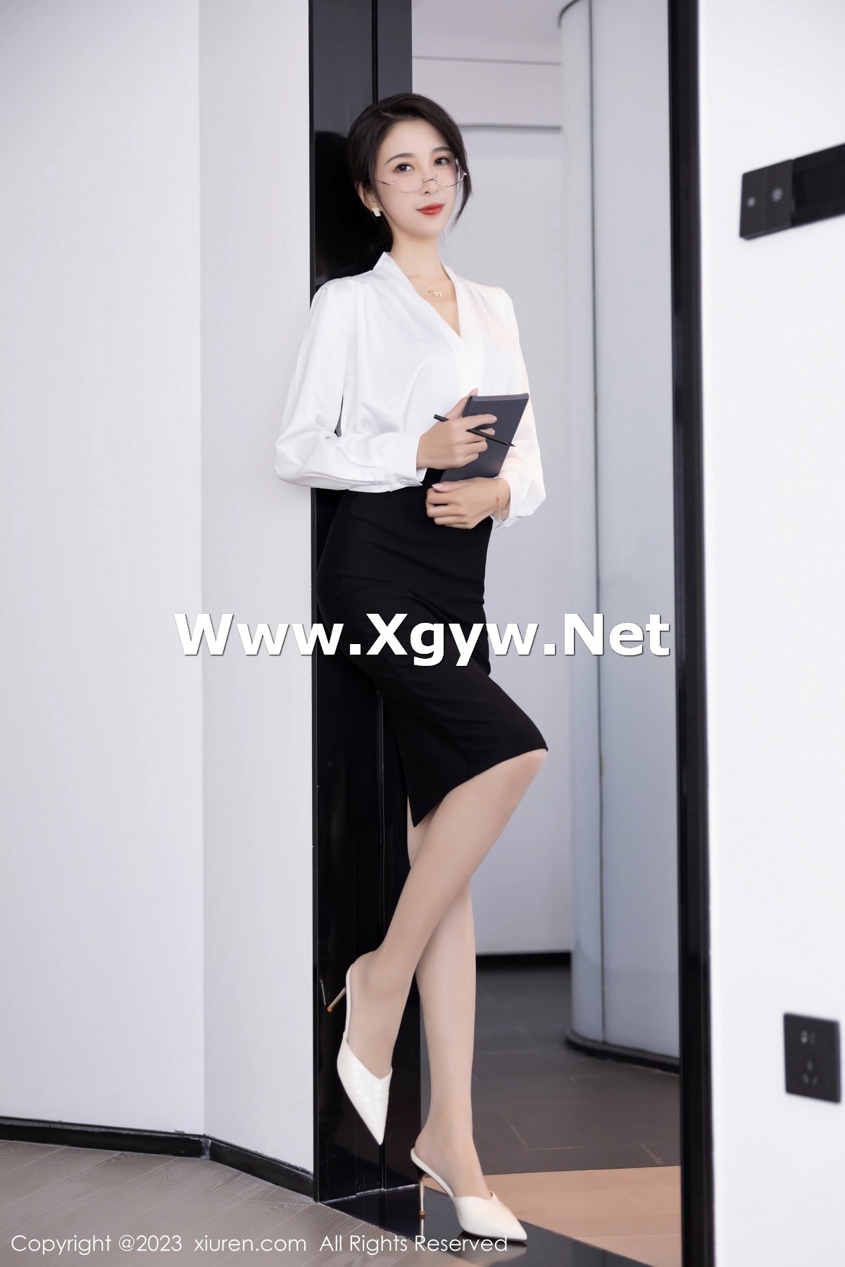 [XiuRen]高清写真图 2023.03.20 No.6439 林乐一 短裙美腿