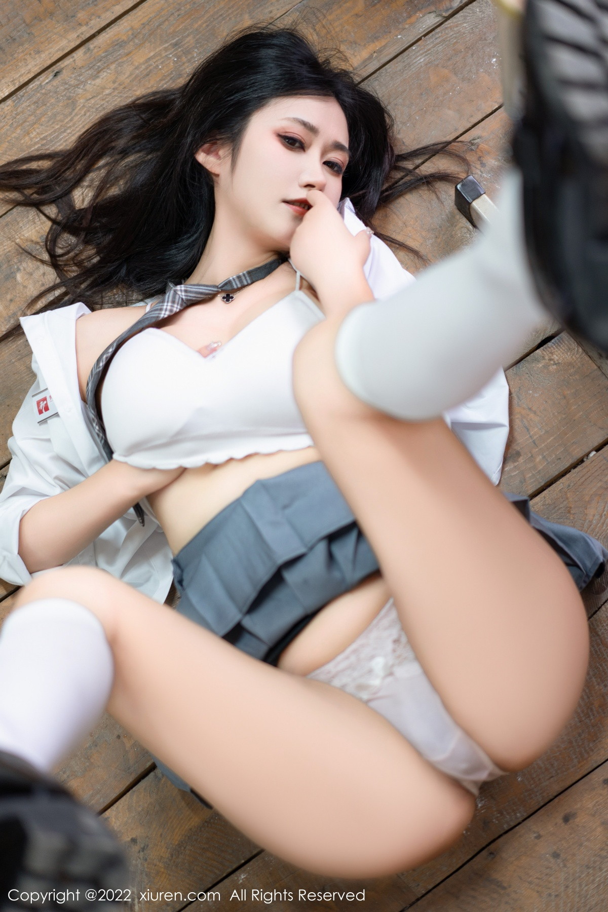 [XiuRen]高清写真图 2022.12.08 No.5970 laura阿姣 短裙美腿