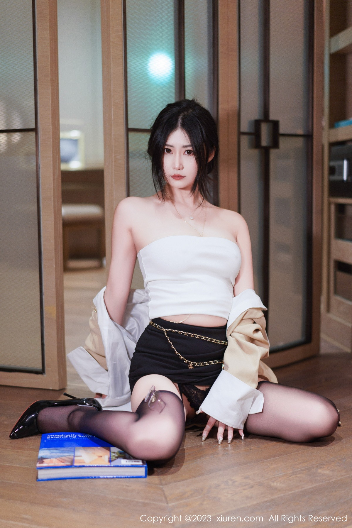 [XiuRen]高清写真图 2023.01.13 No.6129 laura阿姣 黑丝美腿