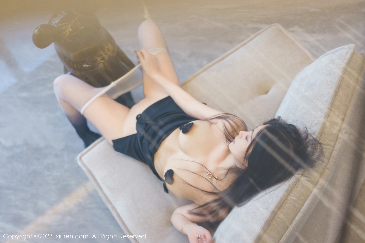[XiuRen]高清写真图 2023.02.24 No.6319 laura阿姣 丝袜美腿