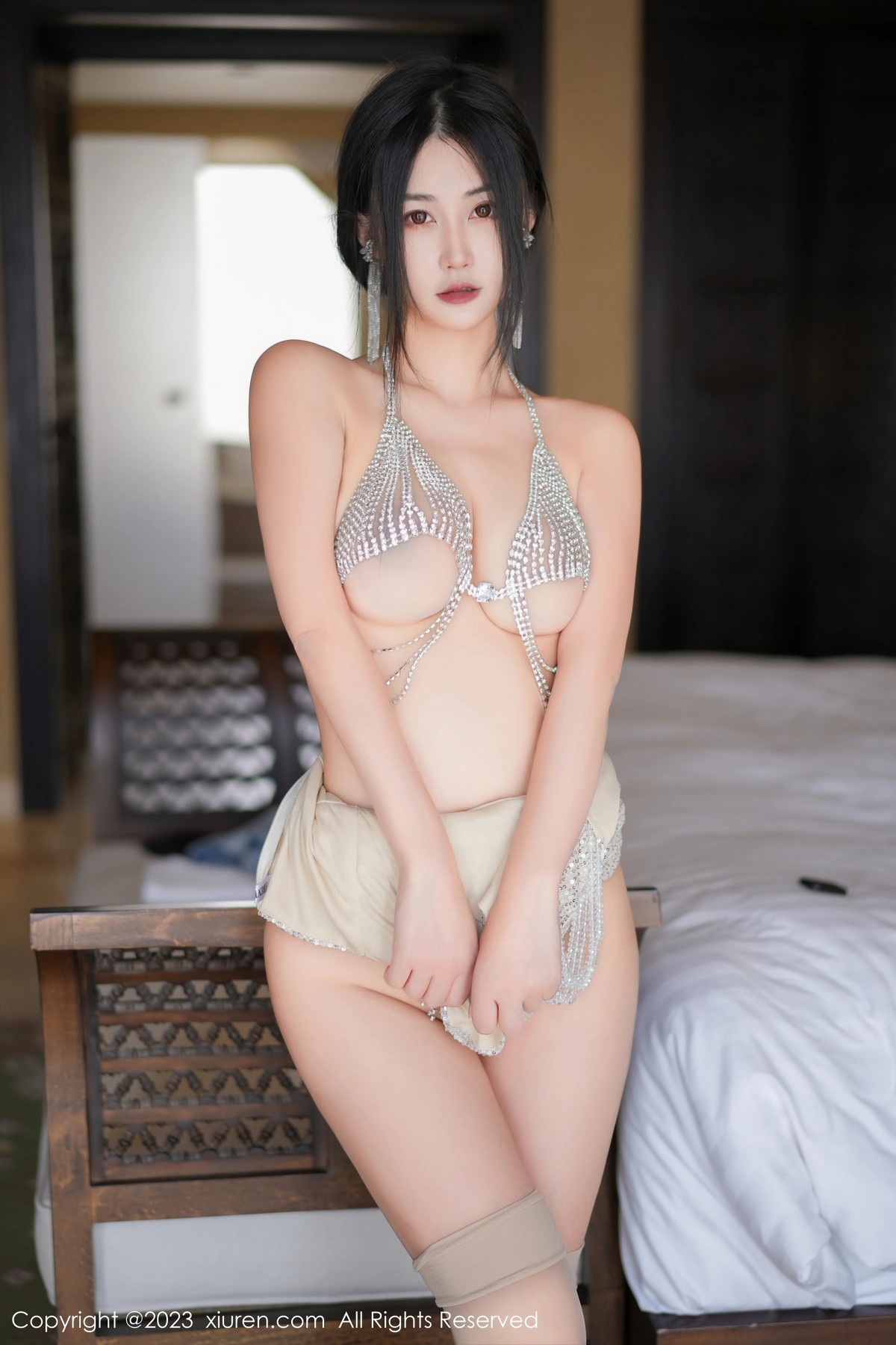 [XiuRen]高清写真图 2023.08.17 No.7244 laura阿姣 丝袜美腿