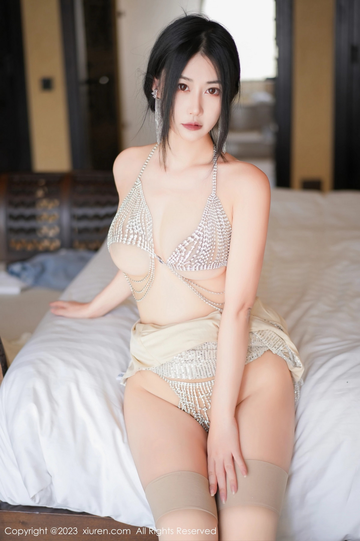 [XiuRen]高清写真图 2023.08.17 No.7244 laura阿姣 丝袜美腿