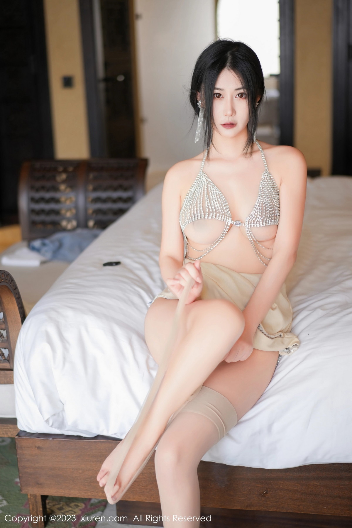 [XiuRen]高清写真图 2023.08.17 No.7244 laura阿姣 丝袜美腿
