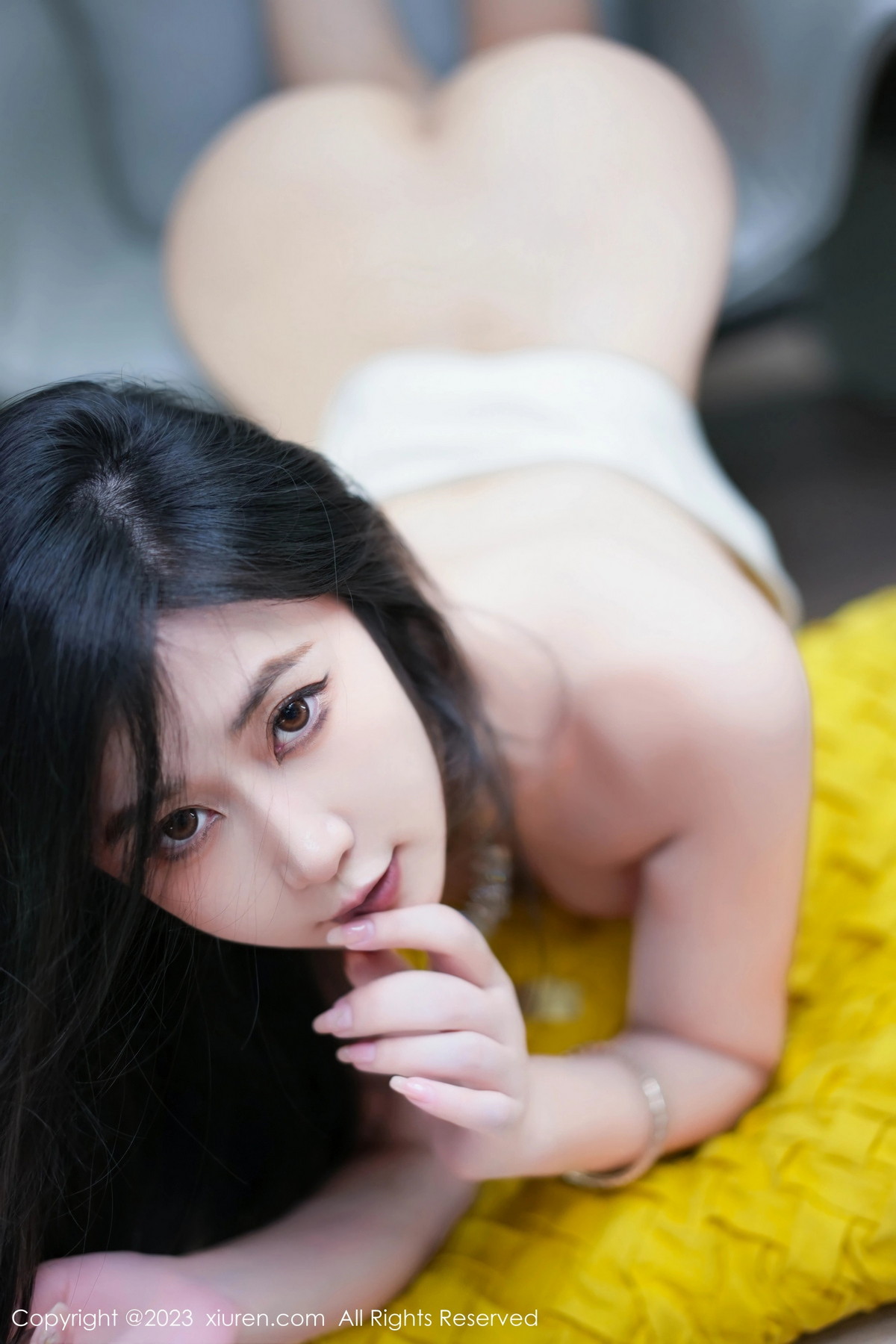 [XiuRen]高清写真图 2023.10.23 No.7550 laura阿姣 妩媚美腿