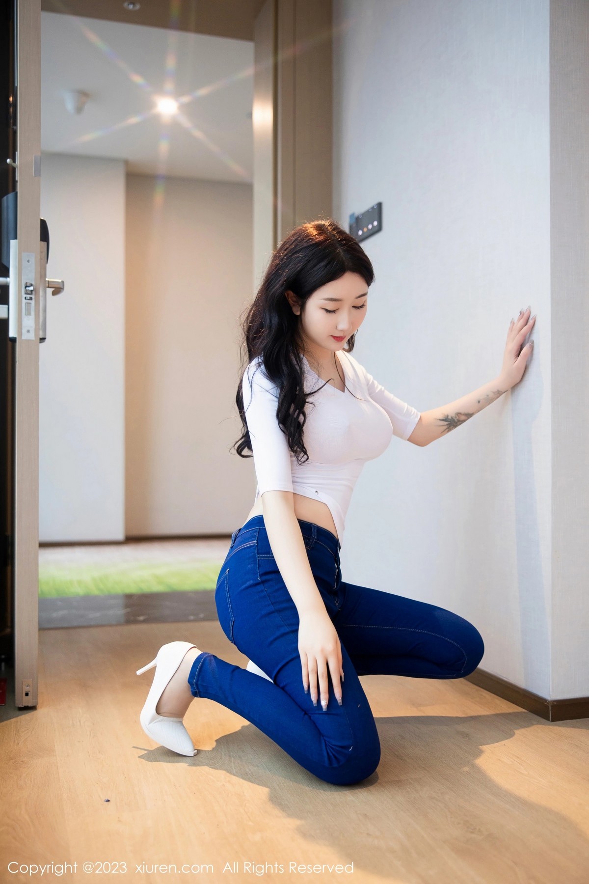 [XiuRen]高清写真图 2023.04.13 No.6570 江真真 牛仔裤美臀