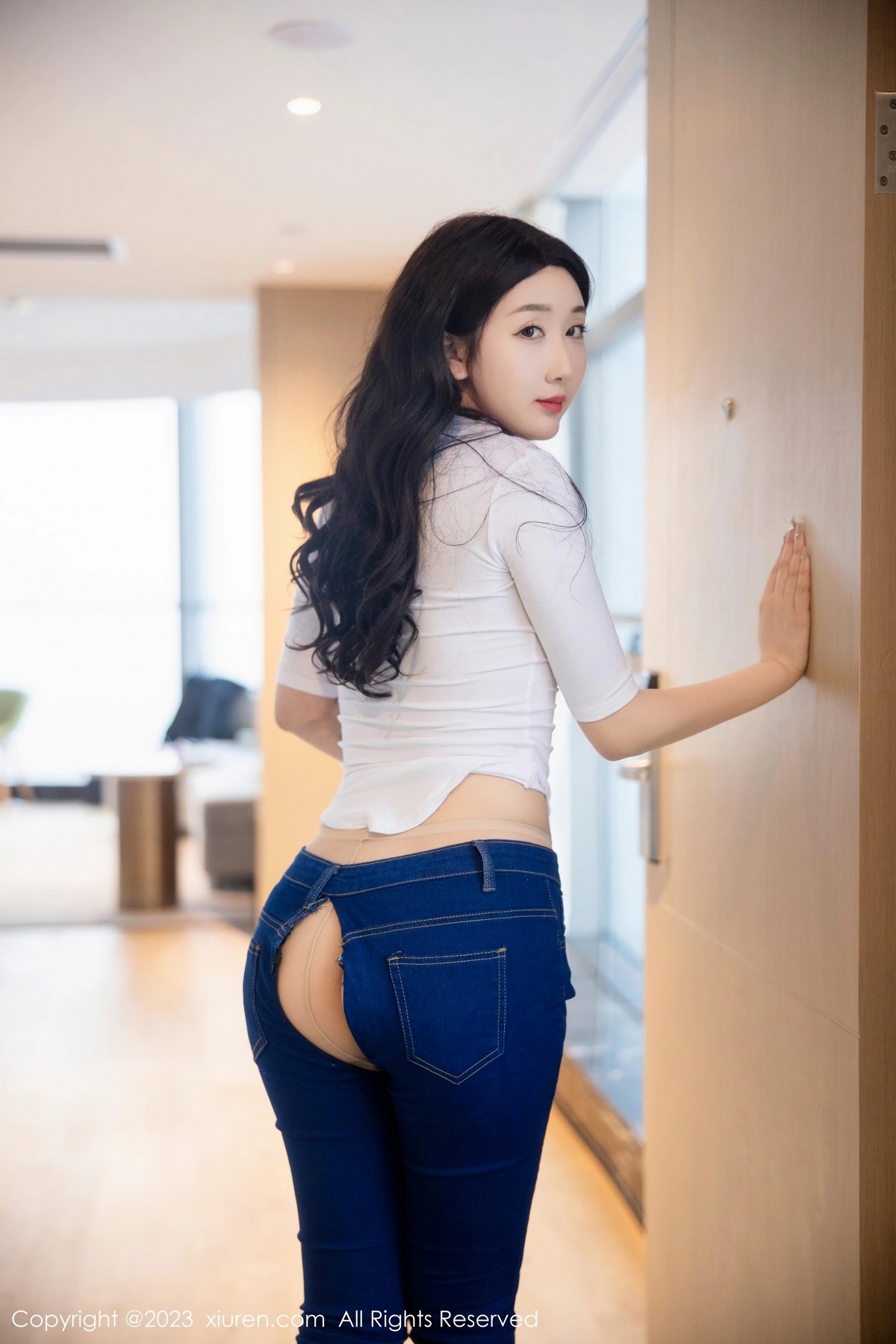 [XiuRen]高清写真图 2023.04.13 No.6570 江真真 牛仔裤美臀
