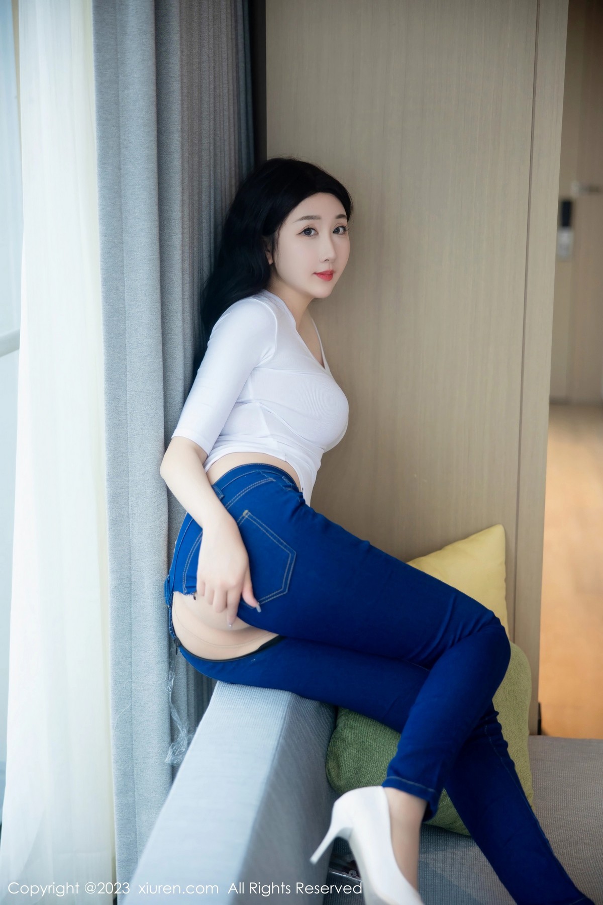 [XiuRen]高清写真图 2023.04.13 No.6570 江真真 牛仔裤美臀
