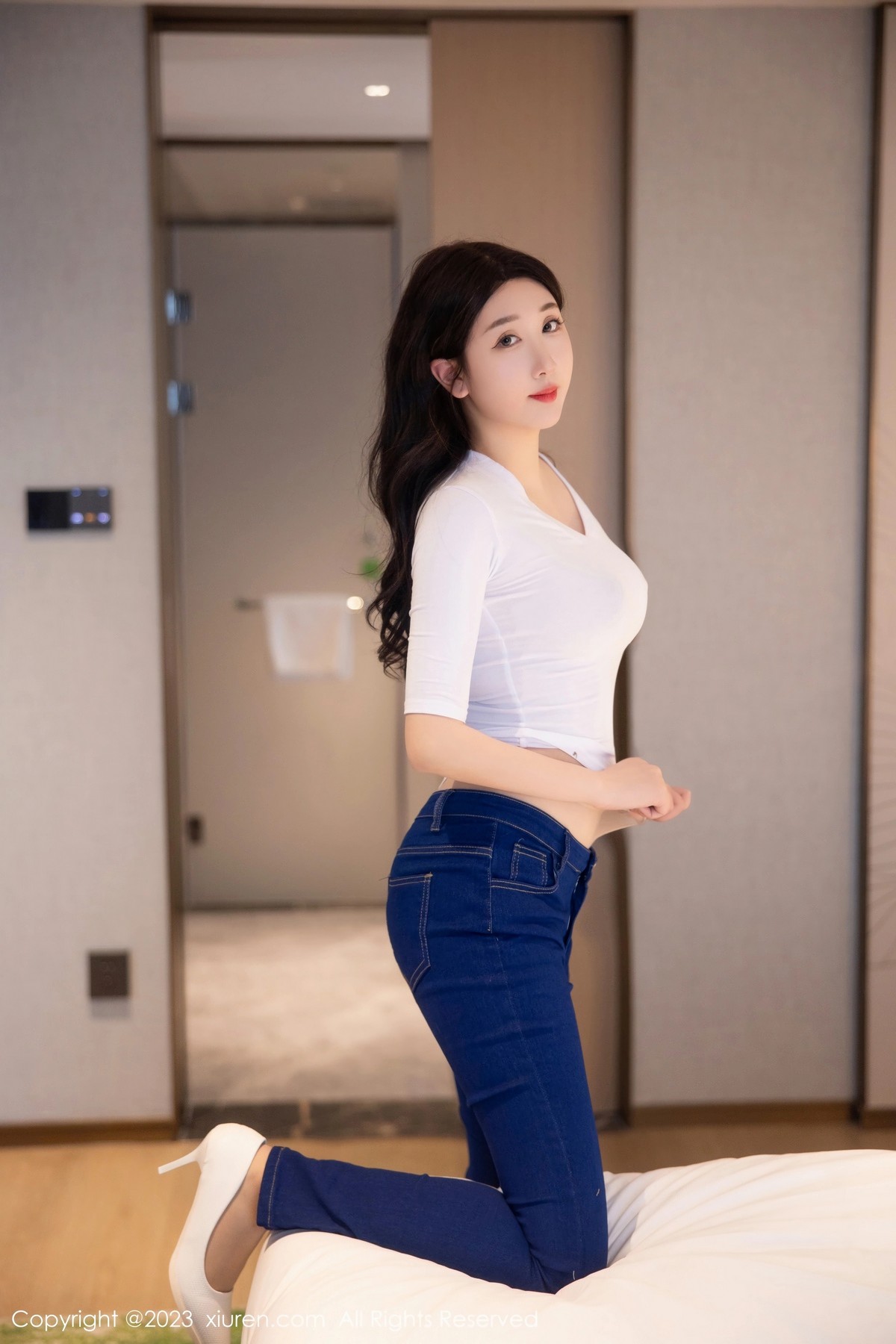 [XiuRen]高清写真图 2023.04.13 No.6570 江真真 牛仔裤美臀