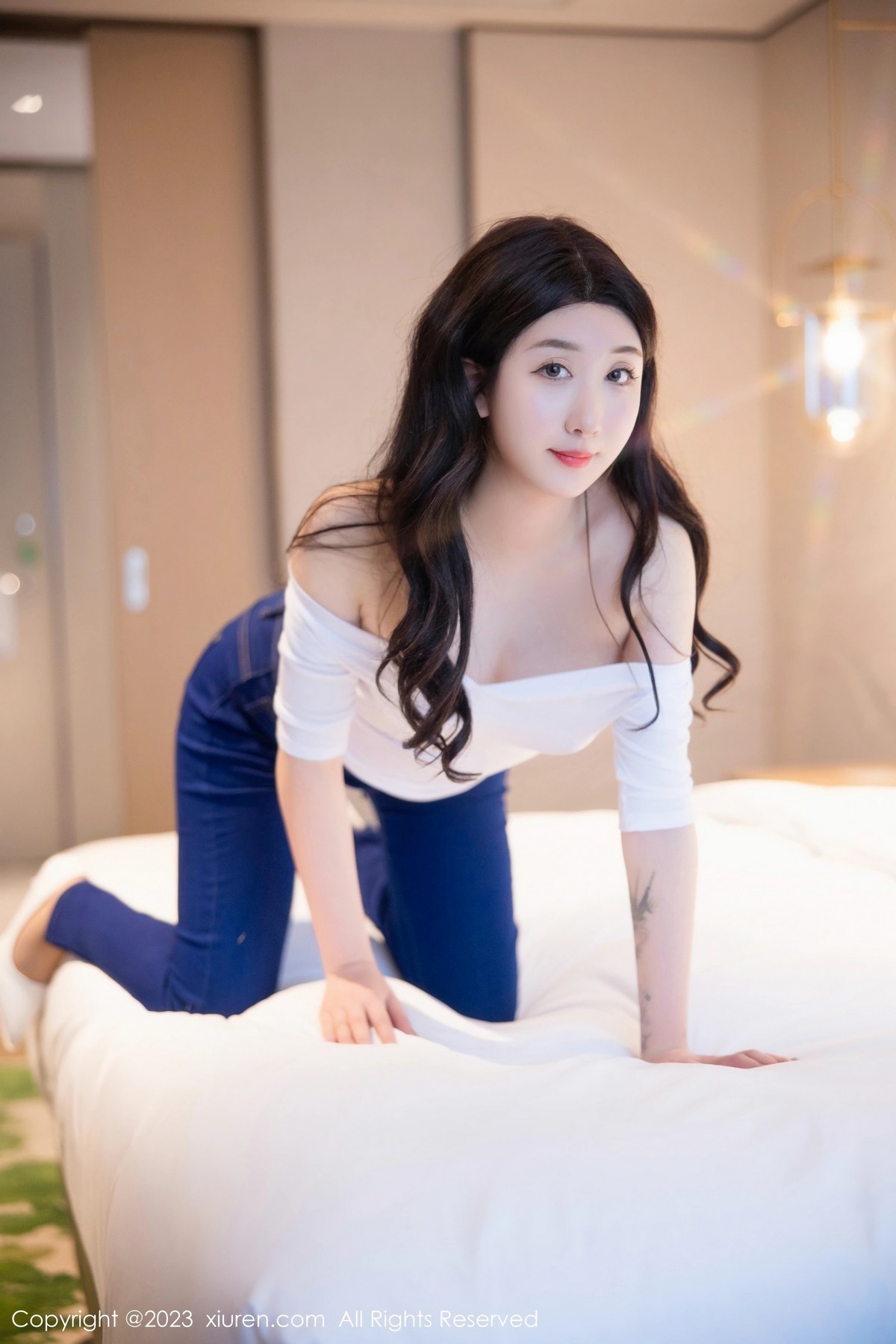 [XiuRen]高清写真图 2023.04.13 No.6570 江真真 牛仔裤美臀