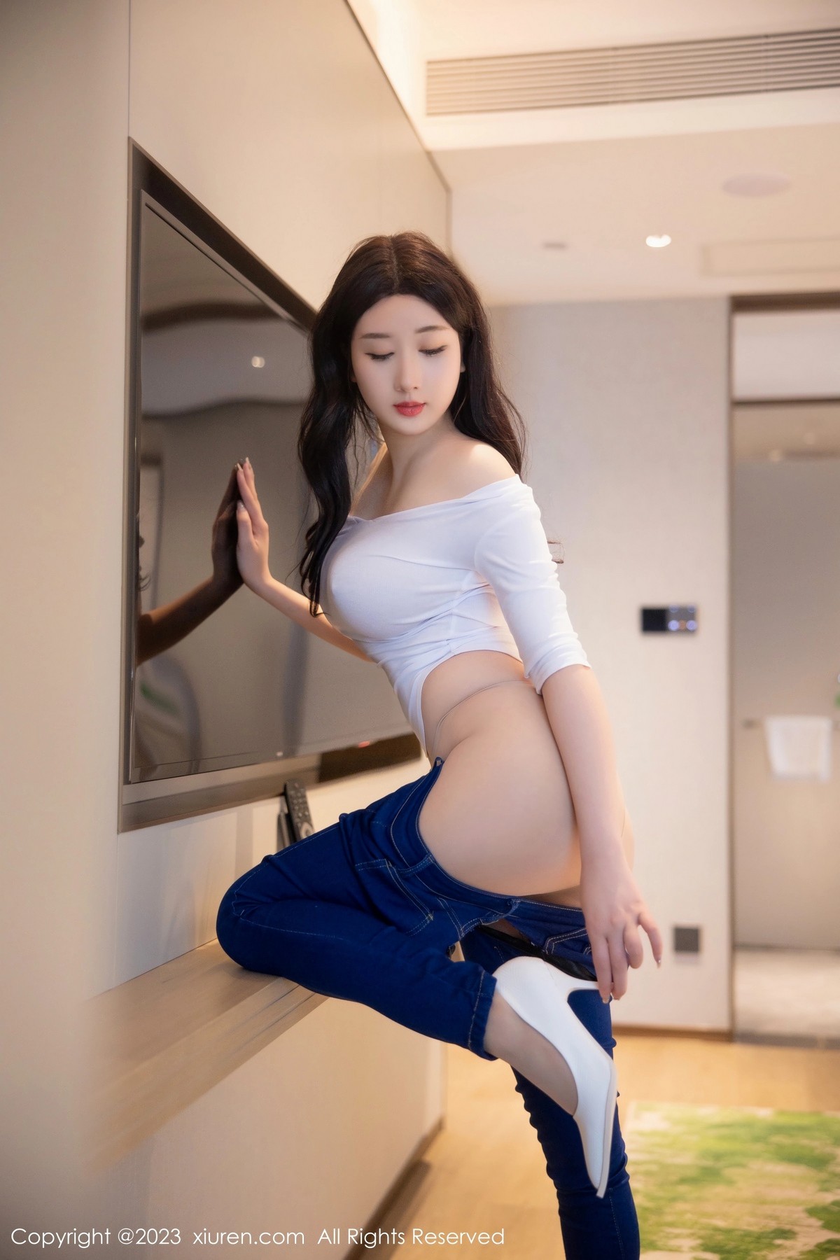 [XiuRen]高清写真图 2023.04.13 No.6570 江真真 牛仔裤美臀