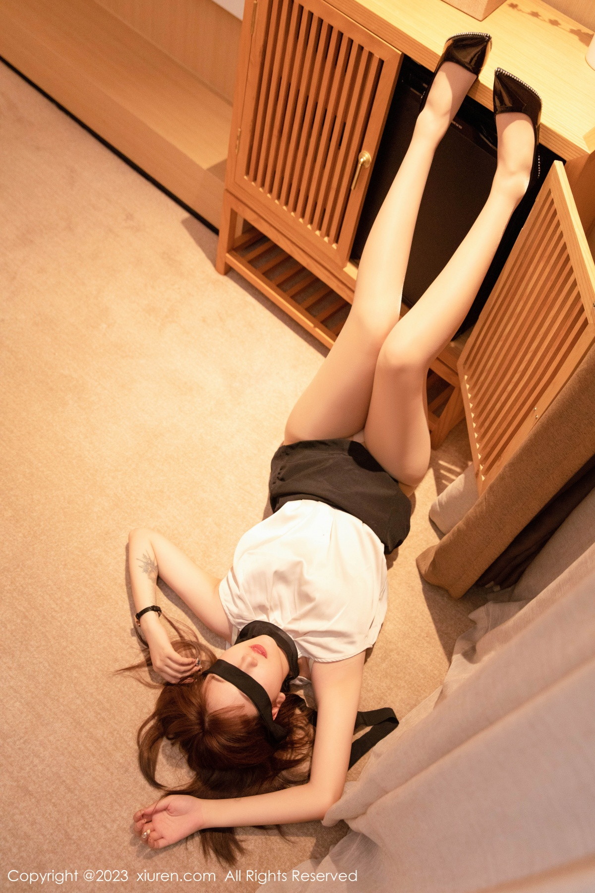 [XiuRen]高清写真图 2023.09.18 No.7403 江真真 短裙美腿