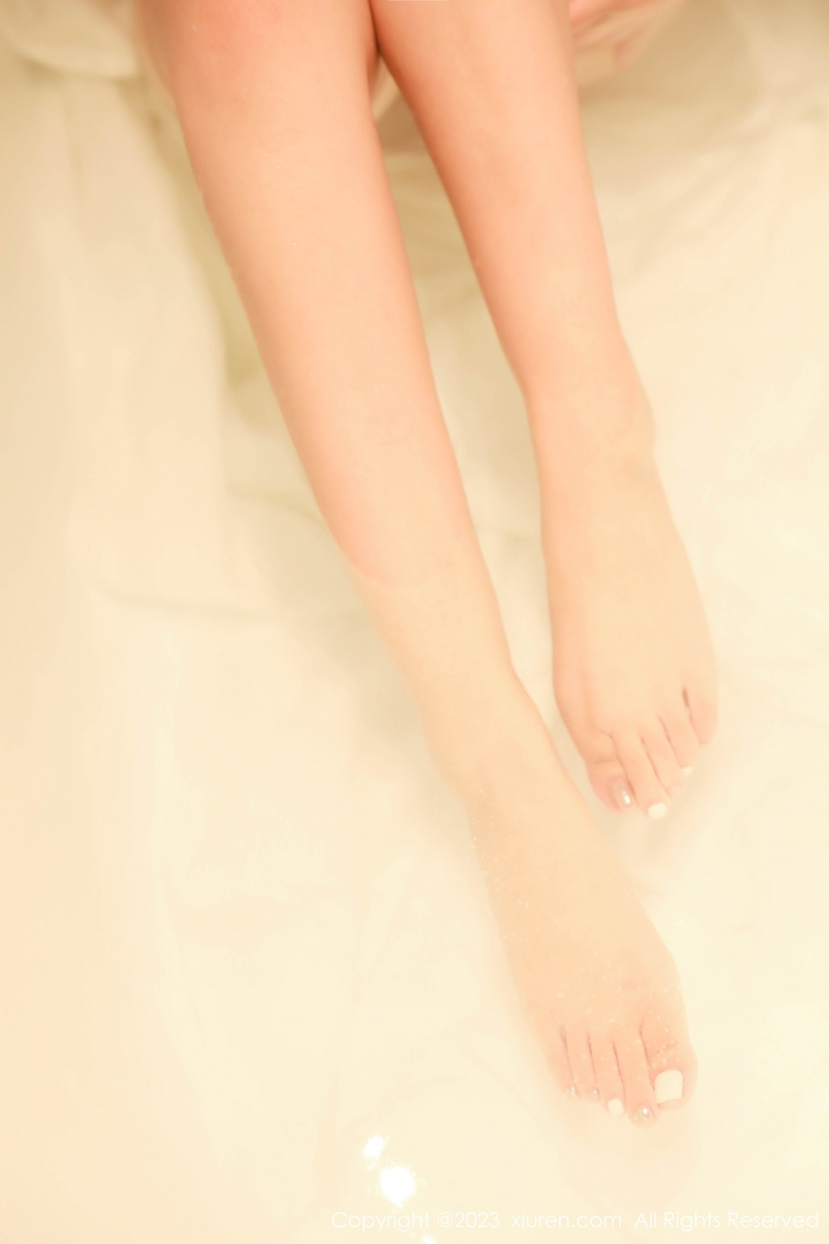 [XiuRen]高清写真图 2023.09.18 No.7403 江真真 短裙美腿