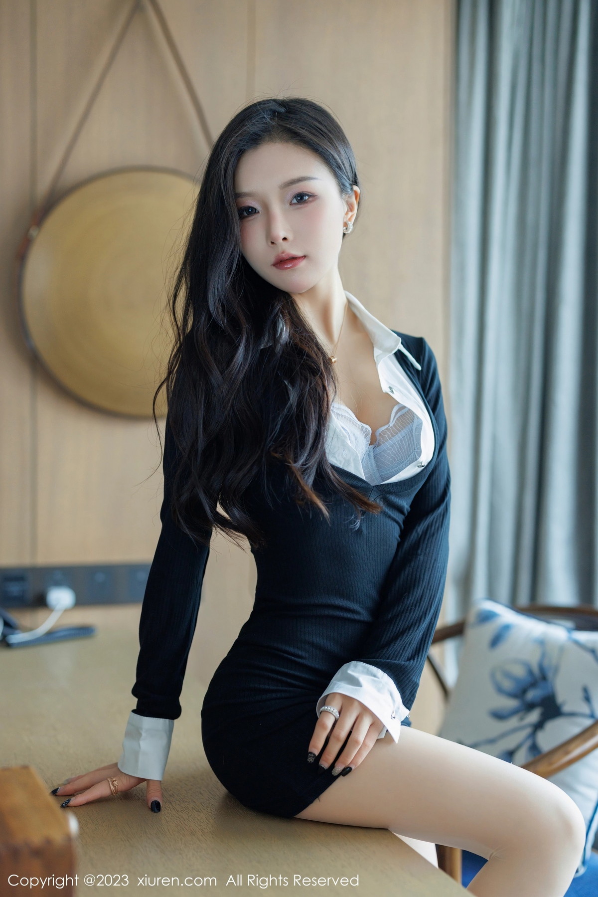 [XiuRen]高清写真图 2023.10.08 No.7471 七七kiko 制服美腿