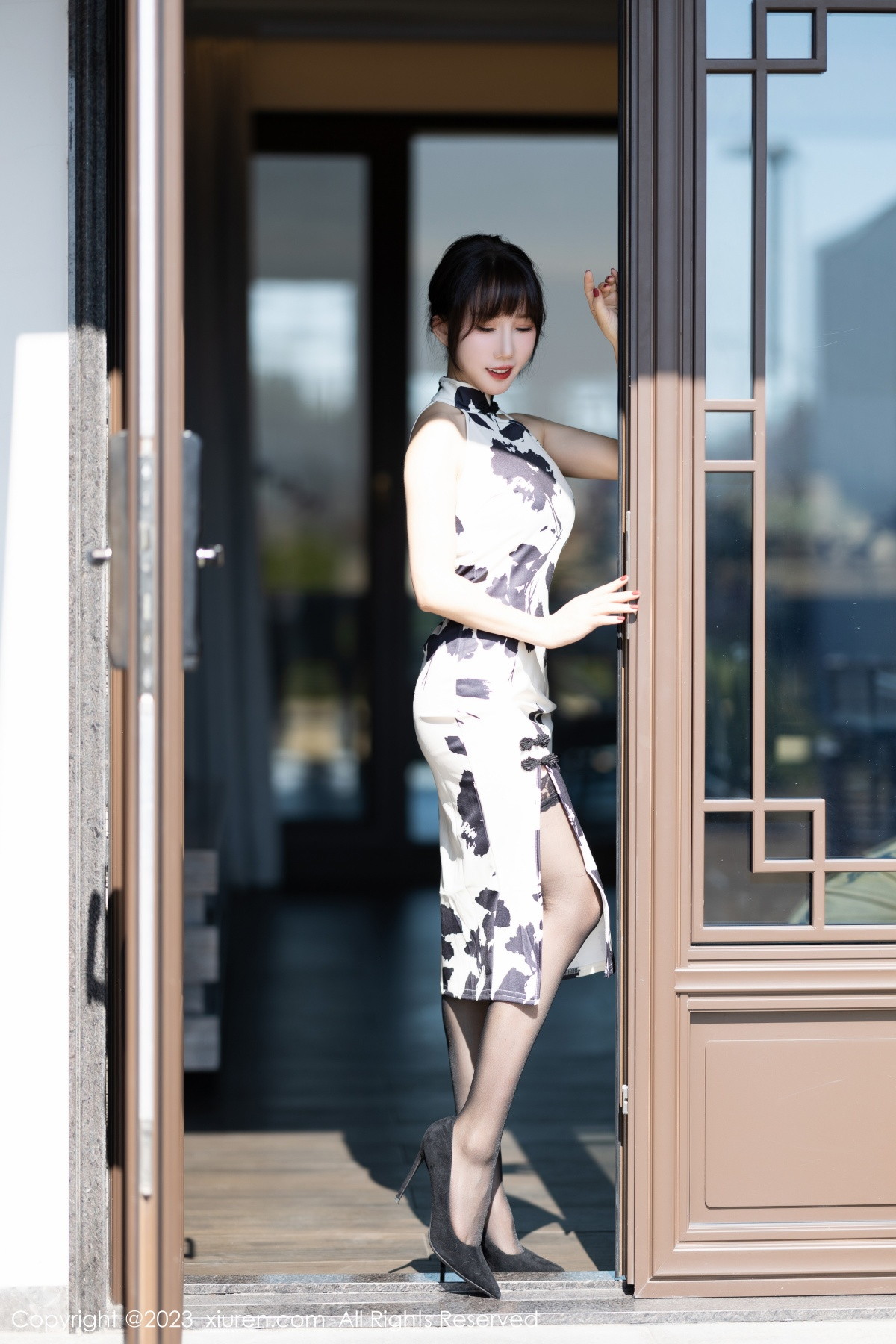 [XiuRen]高清写真图 2023.02.09 No.6241 波巧酱 旗袍美腿