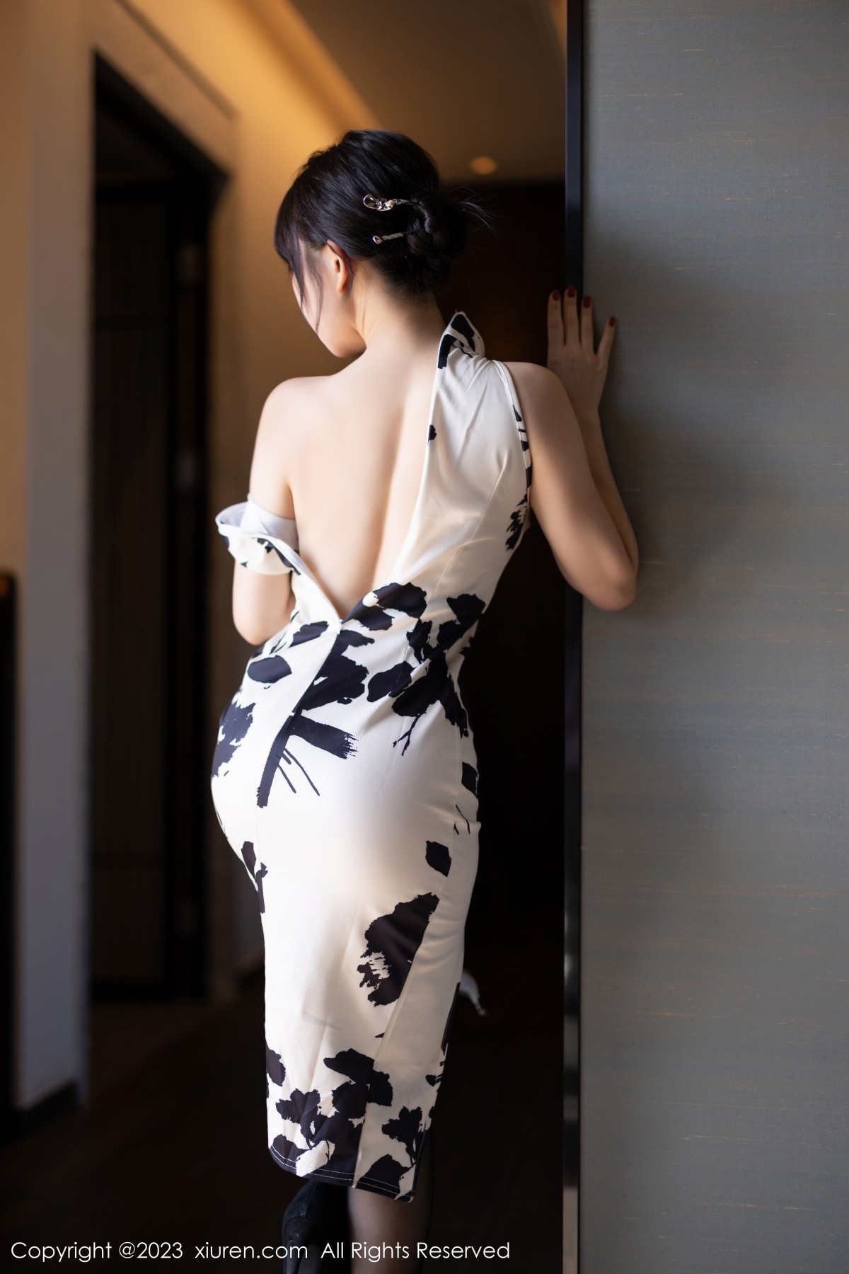 [XiuRen]高清写真图 2023.02.09 No.6241 波巧酱 旗袍美腿