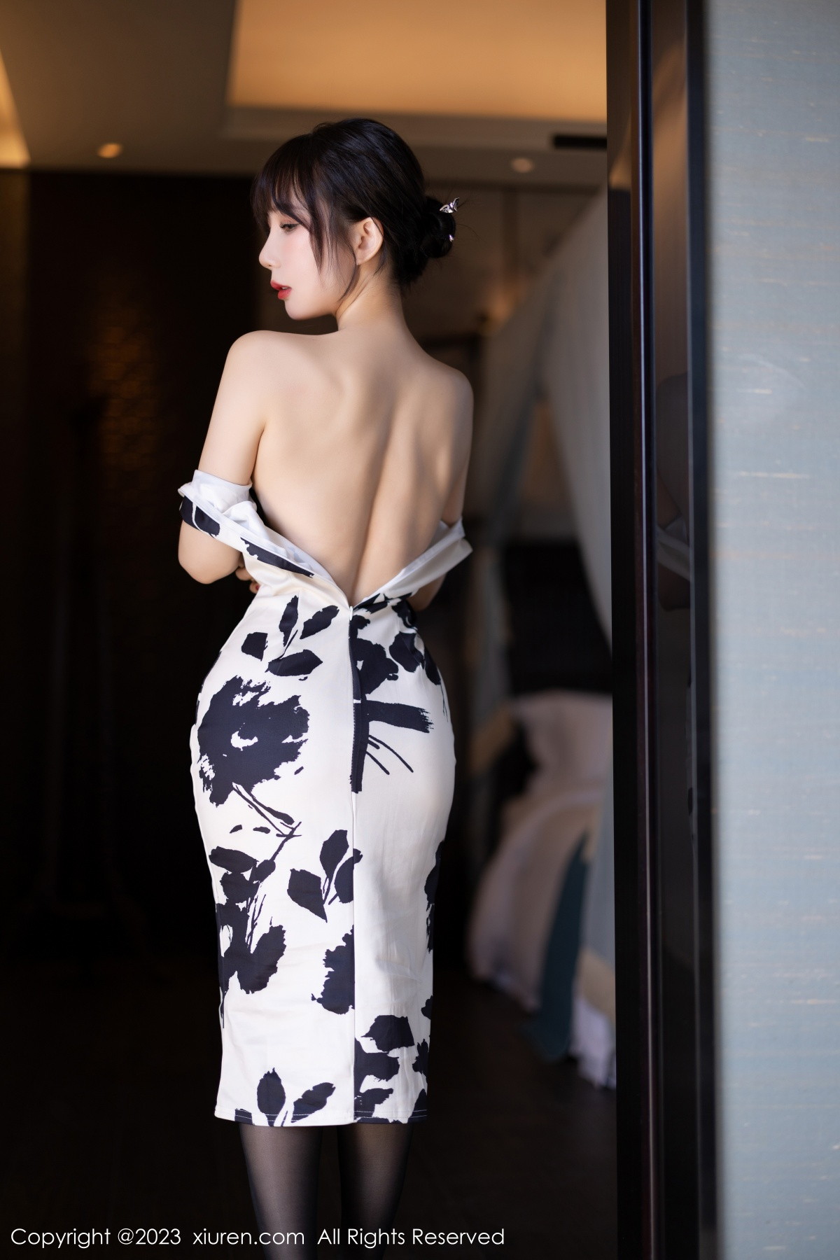 [XiuRen]高清写真图 2023.02.09 No.6241 波巧酱 旗袍美腿
