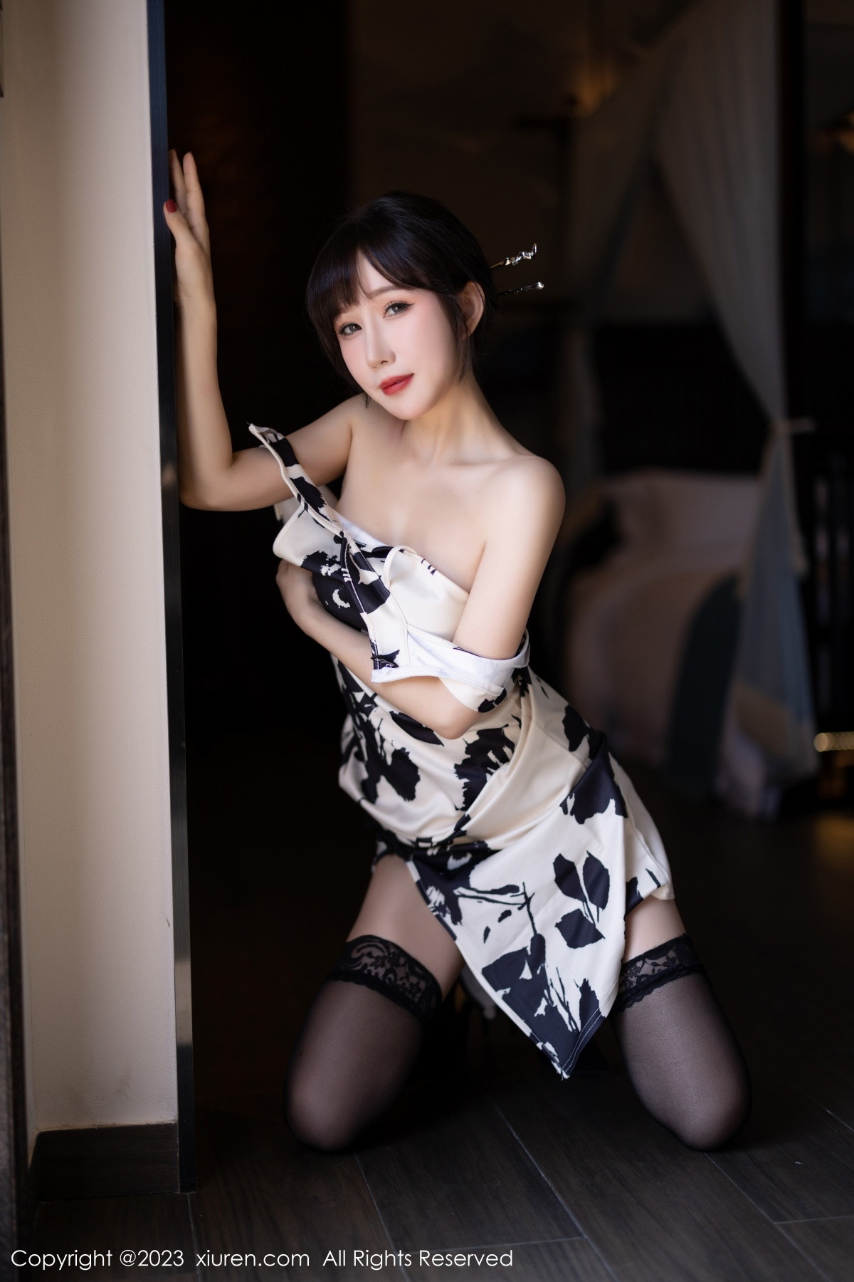 [XiuRen]高清写真图 2023.02.09 No.6241 波巧酱 旗袍美腿
