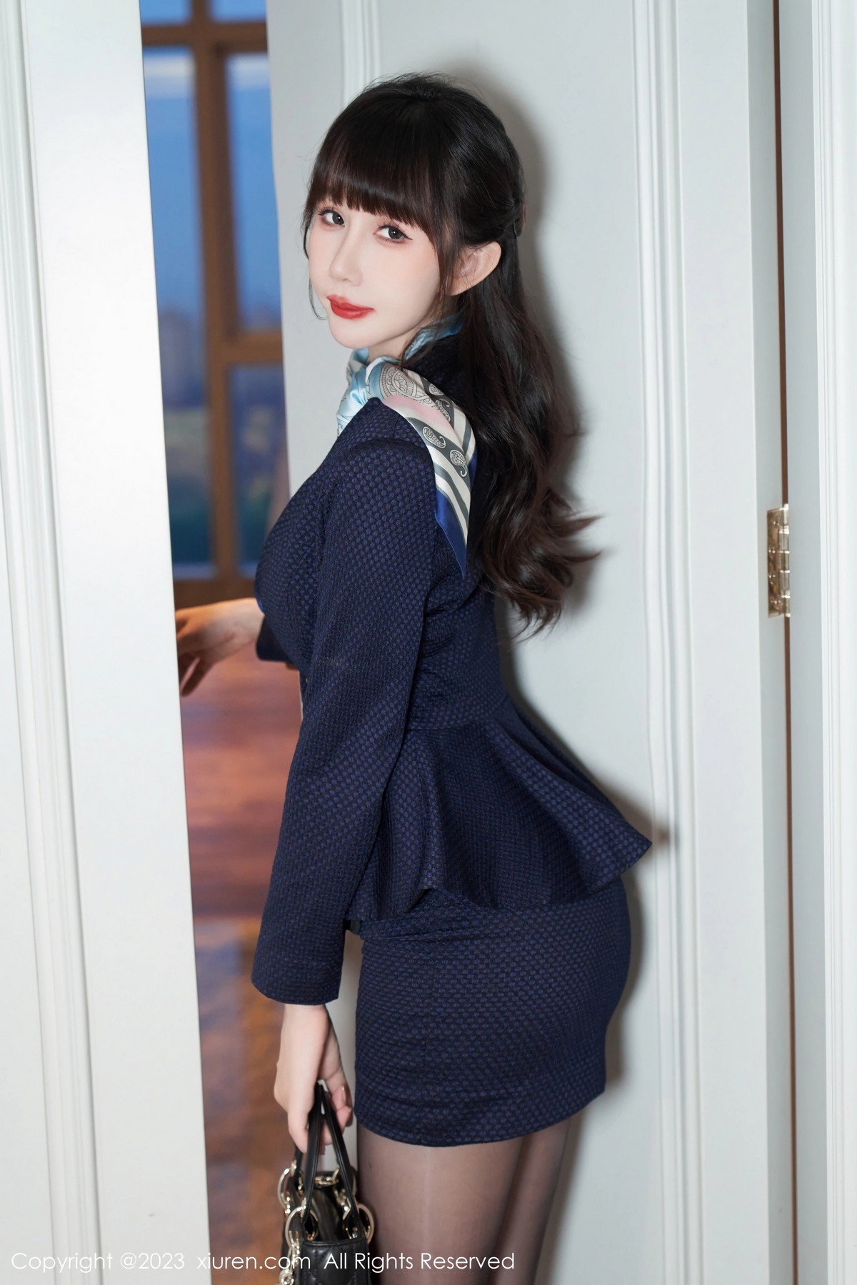 [XiuRen]高清写真图 2023.08.08 No.7198 波巧酱 黑丝美腿