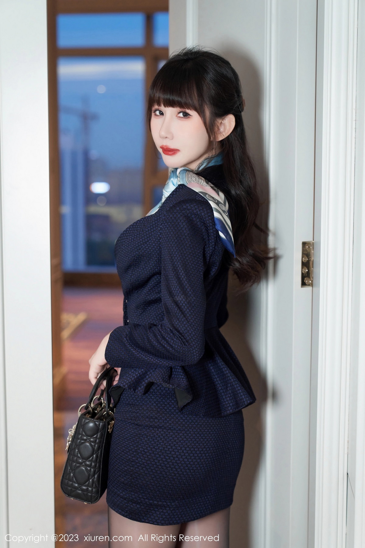 [XiuRen]高清写真图 2023.08.08 No.7198 波巧酱 黑丝美腿