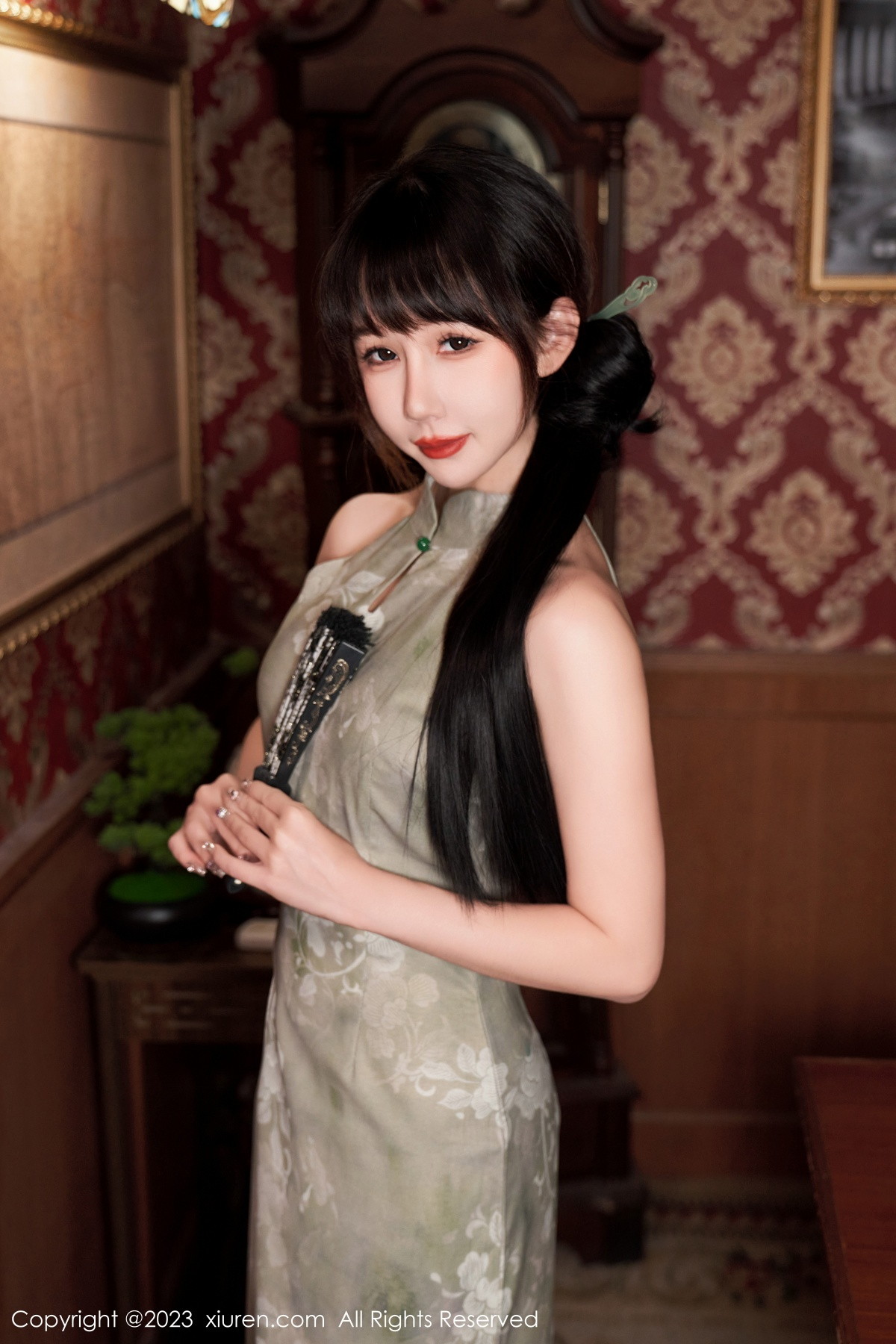 [XiuRen]高清写真图 2023.09.05 No.7337 波巧酱 丝袜美腿