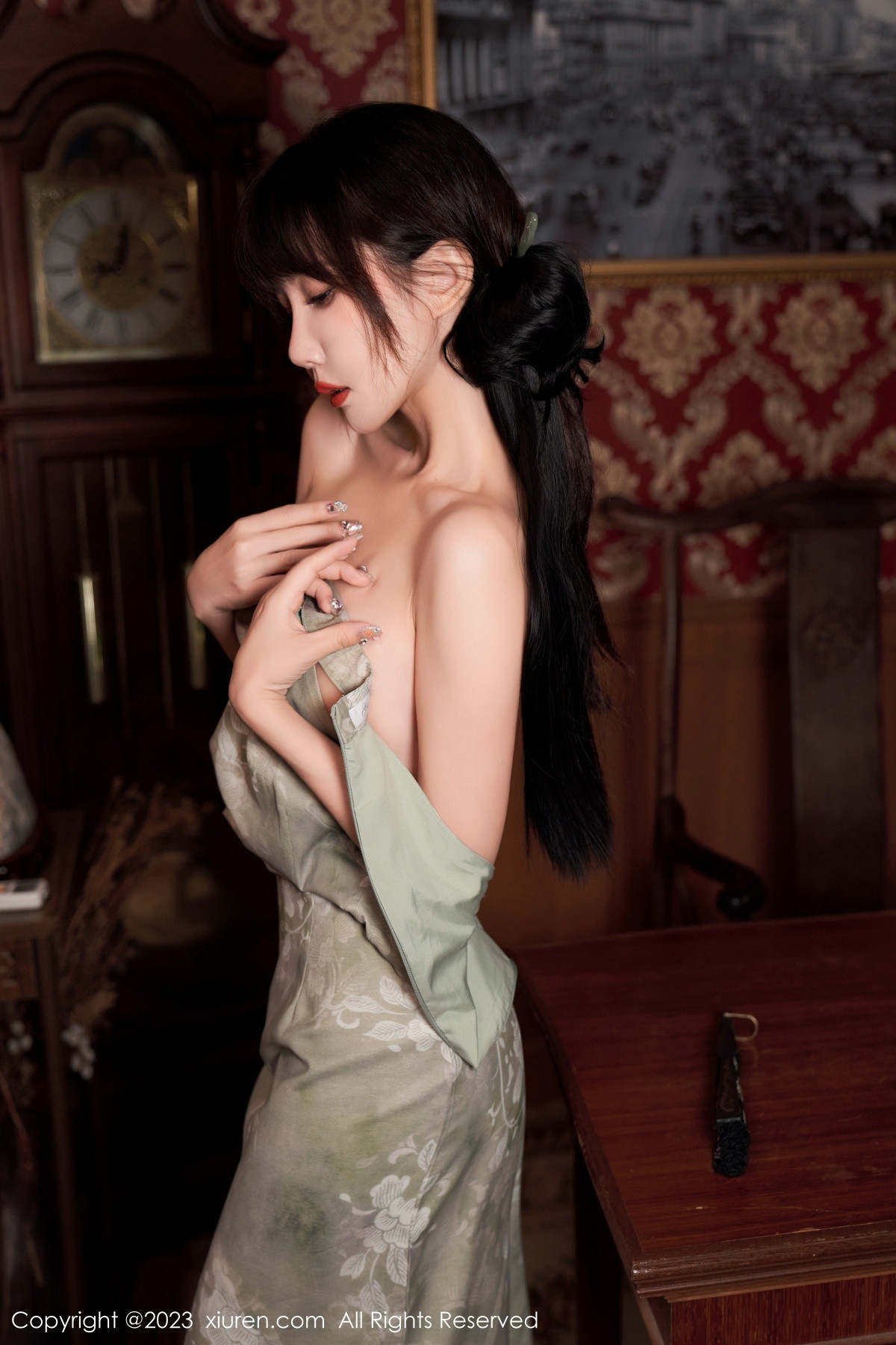 [XiuRen]高清写真图 2023.09.05 No.7337 波巧酱 丝袜美腿