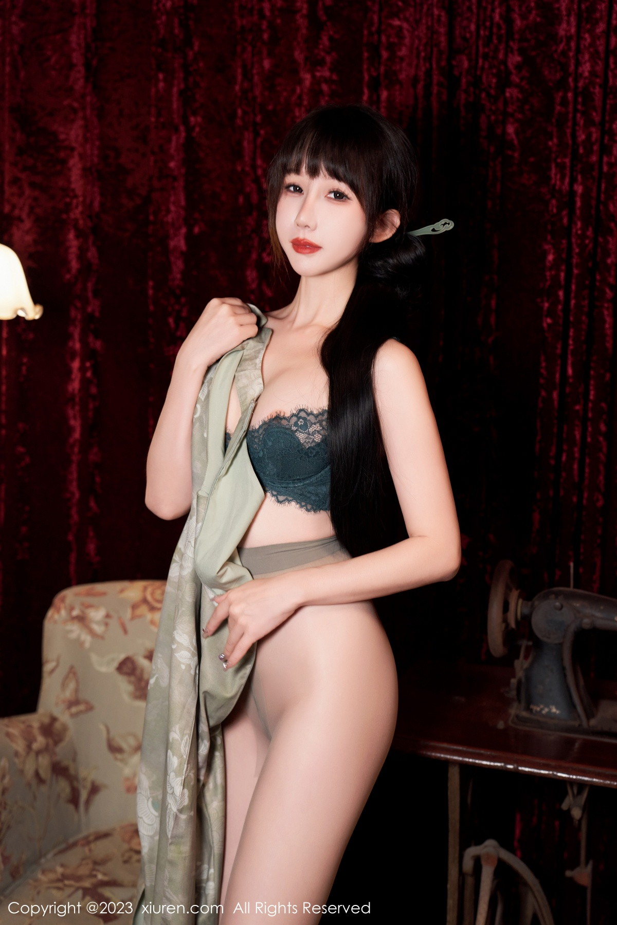 [XiuRen]高清写真图 2023.09.05 No.7337 波巧酱 丝袜美腿
