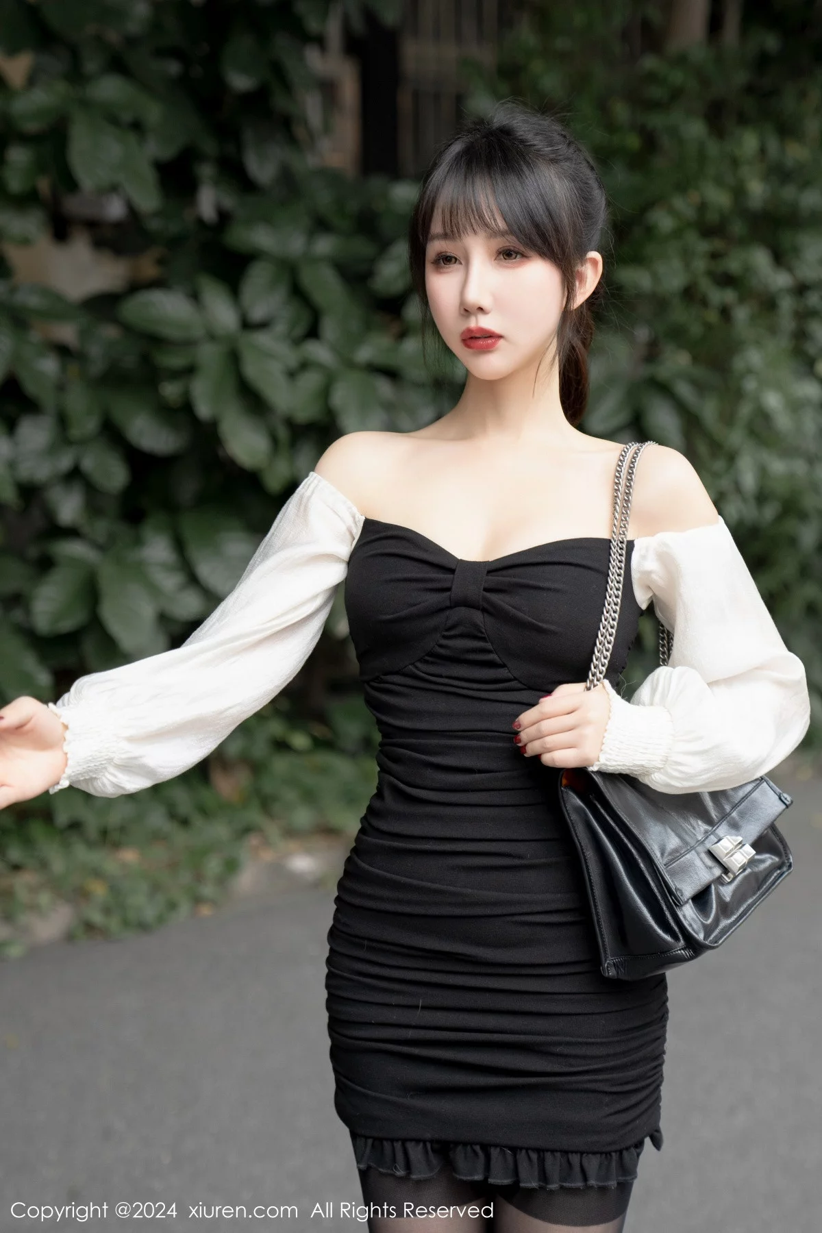 [XiuRen]高清写真图 2024.01.09 No.7930 波巧酱 黑丝美臀