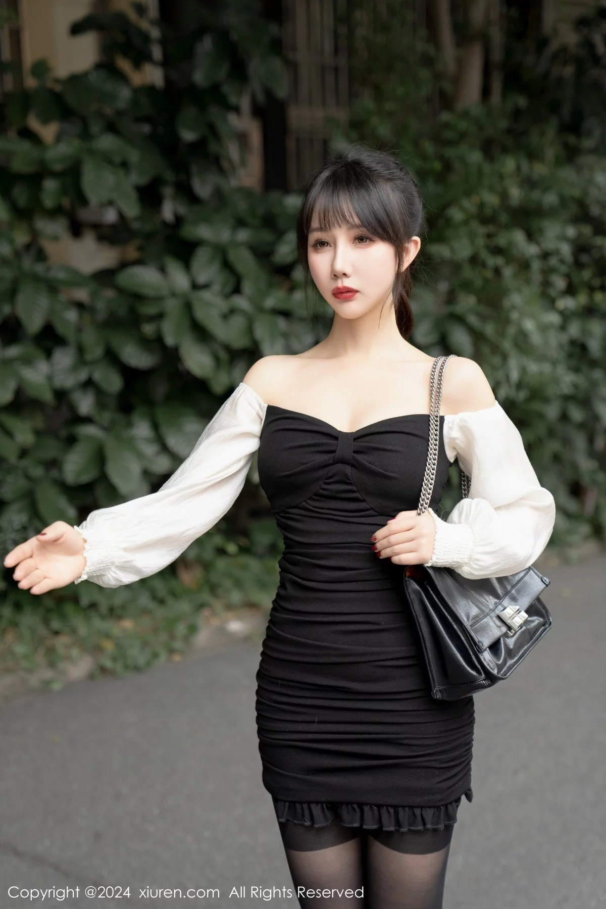 [XiuRen]高清写真图 2024.01.09 No.7930 波巧酱 黑丝美臀