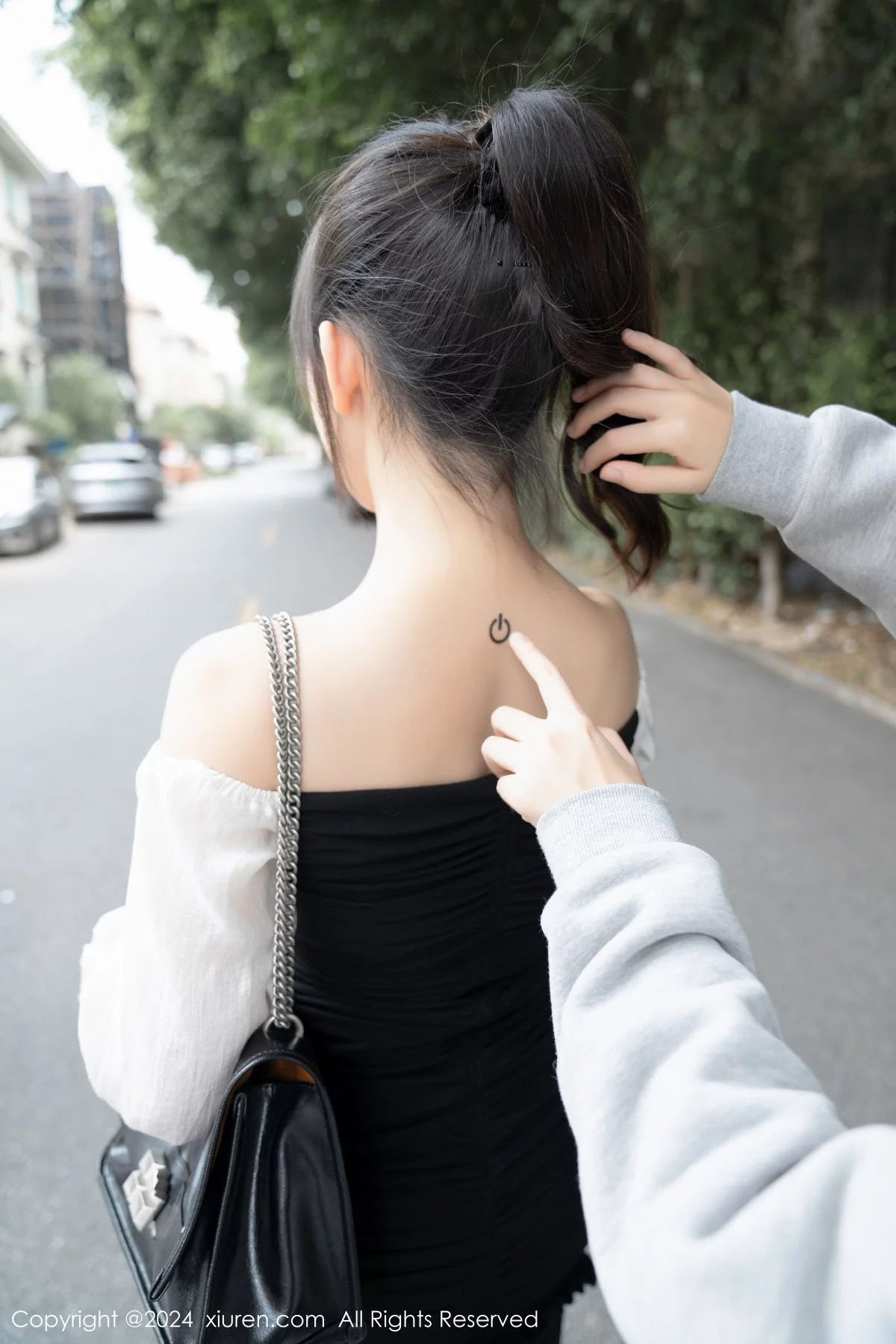 [XiuRen]高清写真图 2024.01.09 No.7930 波巧酱 黑丝美臀