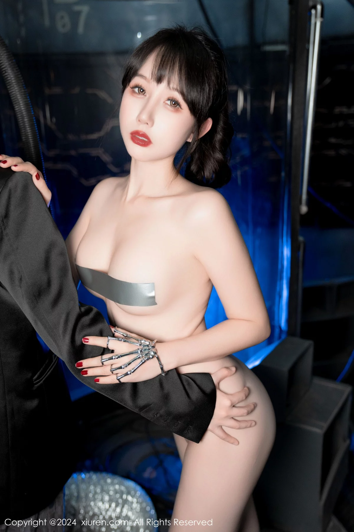 [XiuRen]高清写真图 2024.01.09 No.7930 波巧酱 黑丝美臀