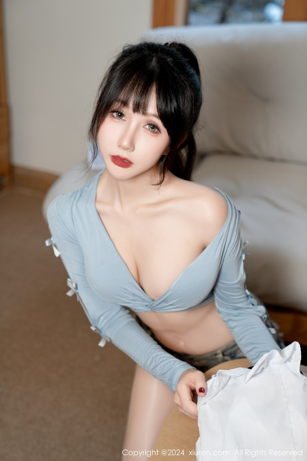 [XiuRen]高清写真图 2024.01.23 No.8004 波巧酱 丝袜美腿
