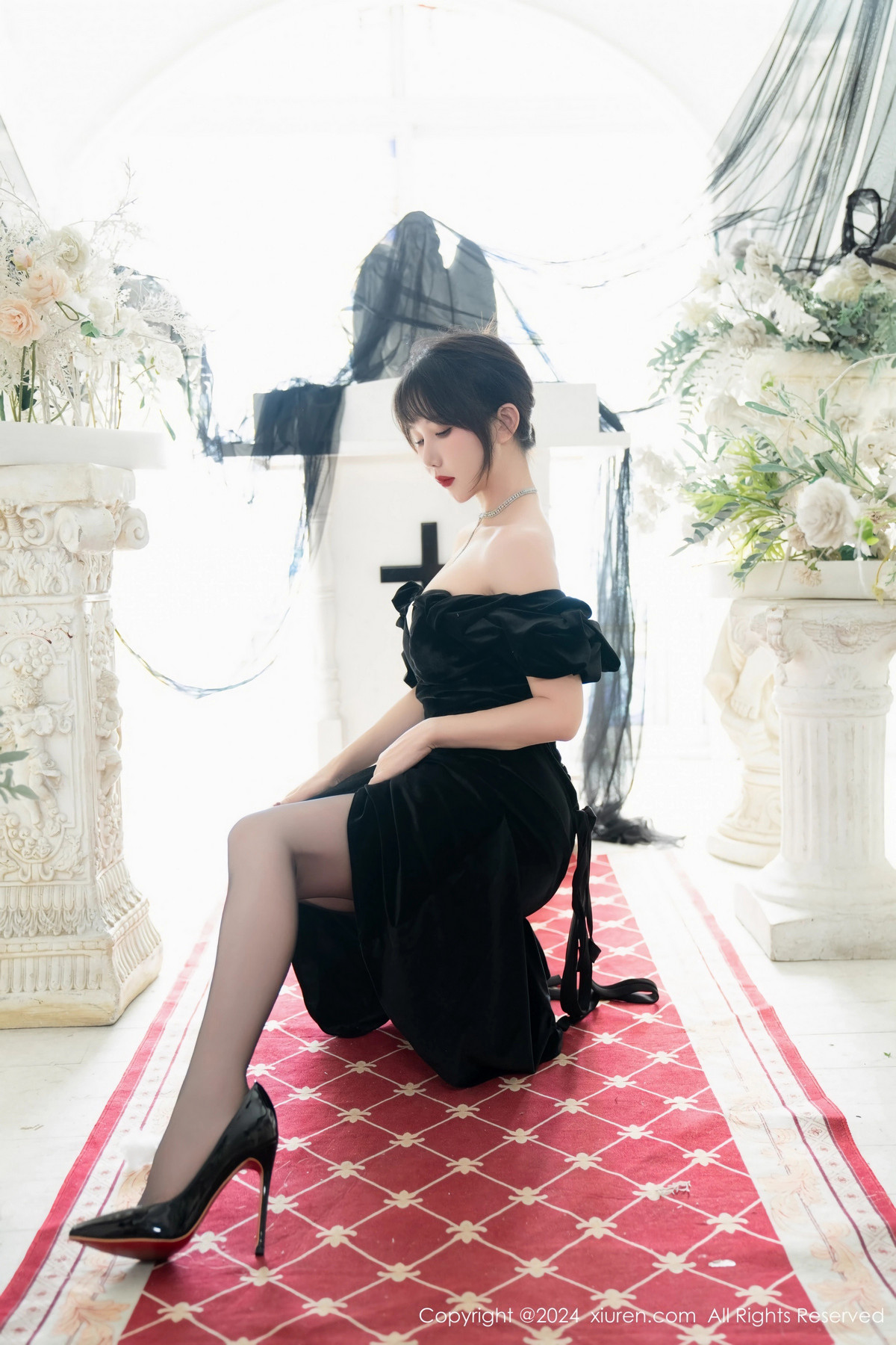 [XiuRen]高清写真图 2024.02.05 No.8070 波巧酱 黑丝美腿