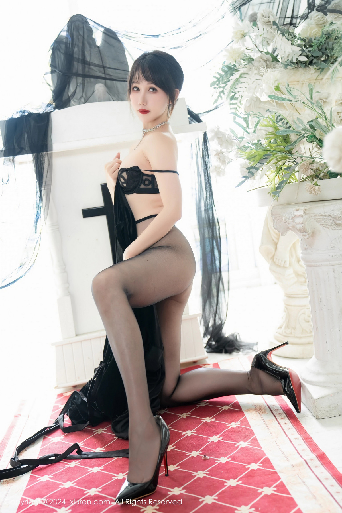 [XiuRen]高清写真图 2024.02.05 No.8070 波巧酱 黑丝美腿