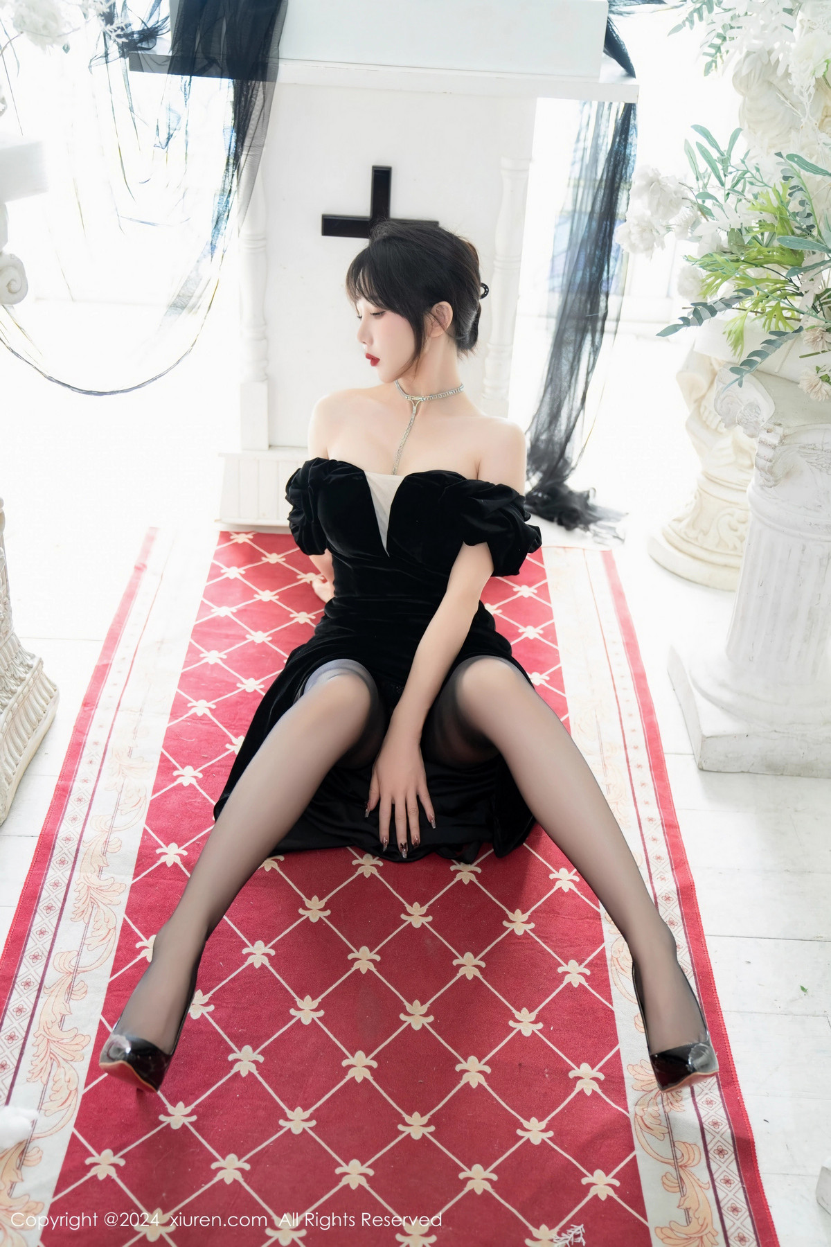 [XiuRen]高清写真图 2024.02.05 No.8070 波巧酱 黑丝美腿