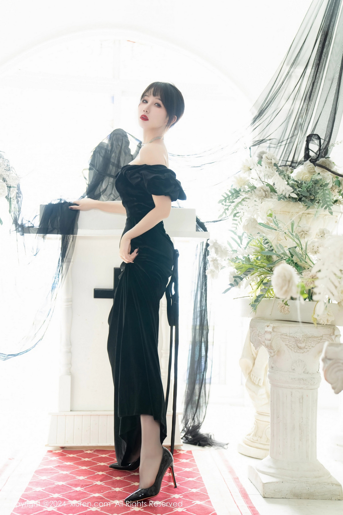 [XiuRen]高清写真图 2024.02.05 No.8070 波巧酱 黑丝美腿