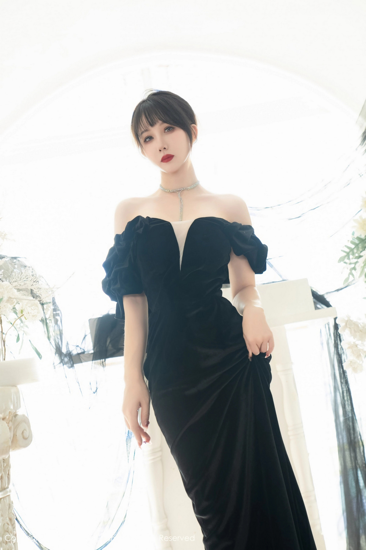 [XiuRen]高清写真图 2024.02.05 No.8070 波巧酱 黑丝美腿