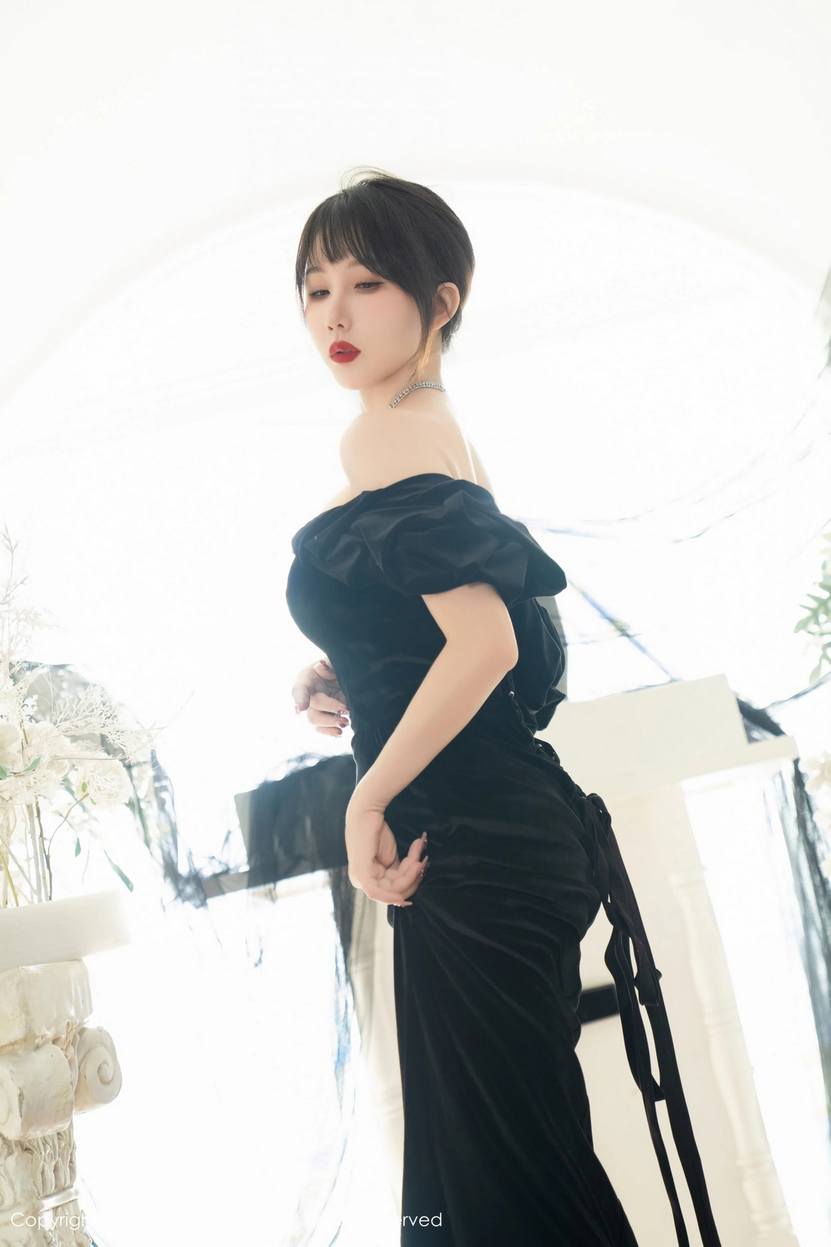 [XiuRen]高清写真图 2024.02.05 No.8070 波巧酱 黑丝美腿