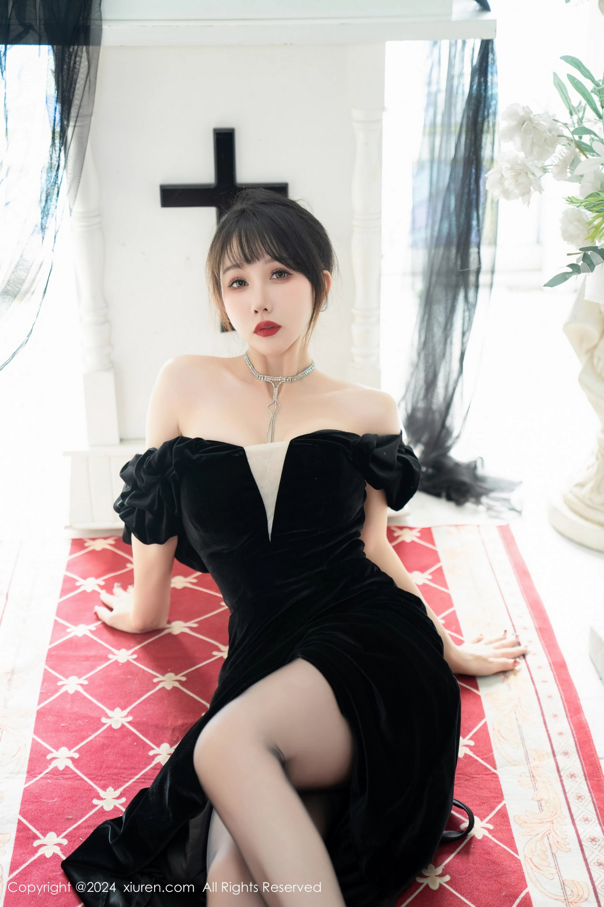 [XiuRen]高清写真图 2024.02.05 No.8070 波巧酱 黑丝美腿