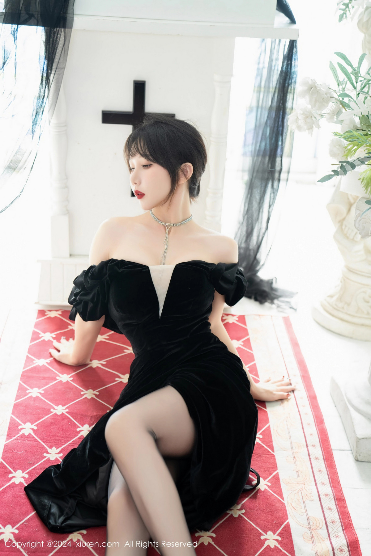 [XiuRen]高清写真图 2024.02.05 No.8070 波巧酱 黑丝美腿