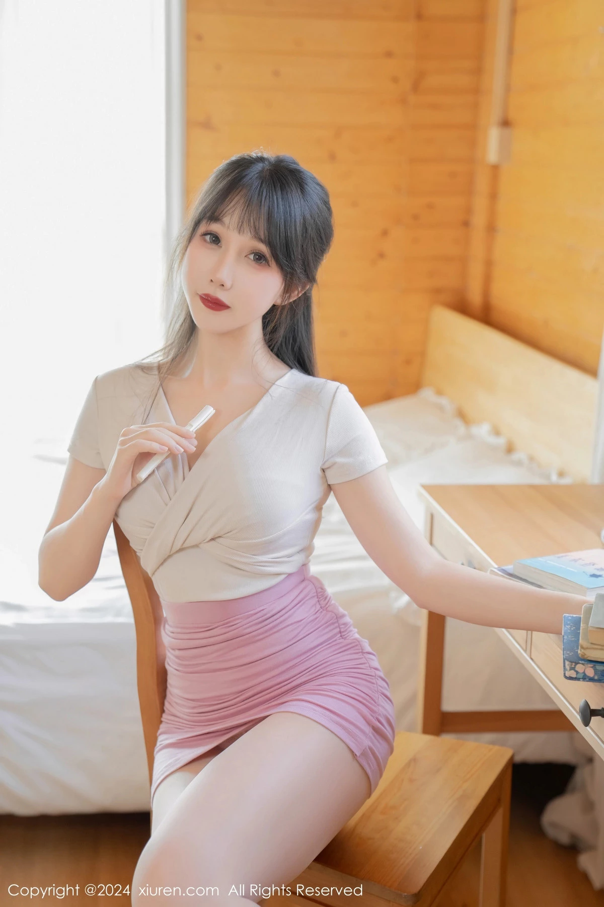 [XiuRen]高清写真图 2024.02.20 No.8112 波巧酱 丝袜美腿