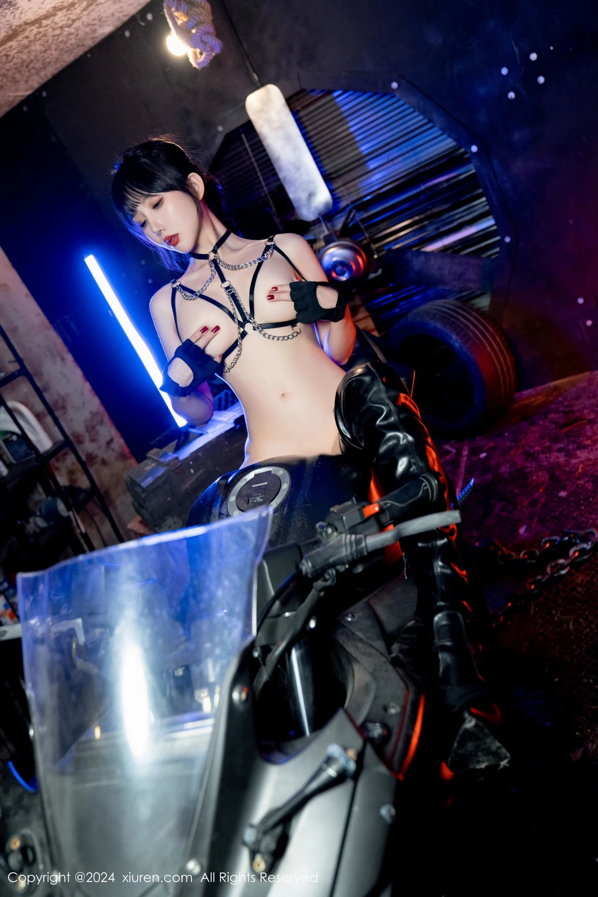 [XiuRen]高清写真图 2024.03.05 No.8177 波巧酱 性感美臀