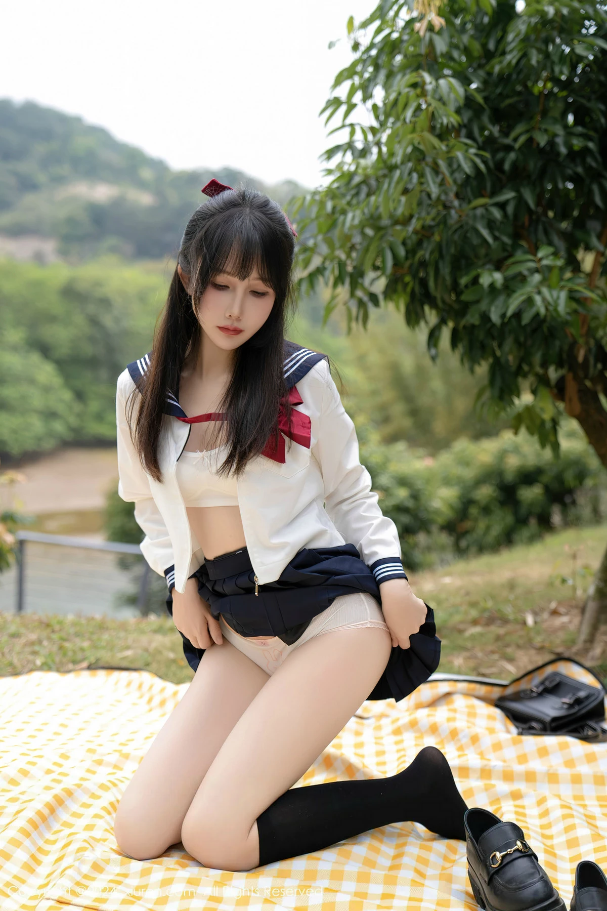 [XiuRen]高清写真图 2024.04.10 No.8365 波巧酱 性感美腿
