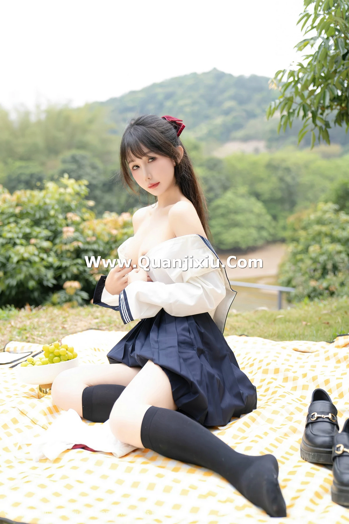 [XiuRen]高清写真图 2024.04.10 No.8365 波巧酱 性感美腿