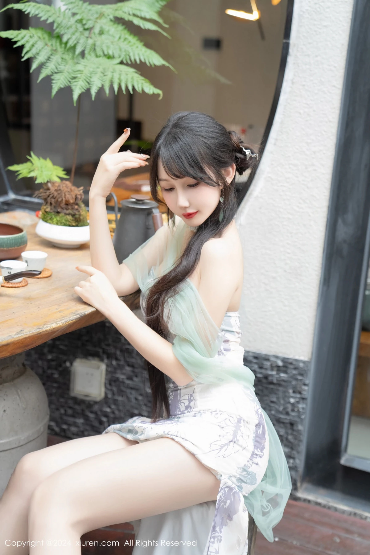 [XiuRen]高清写真图 2024.04.25 No.8448 波巧酱 美腿性感
